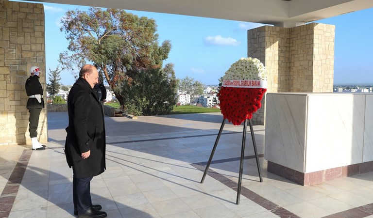 Minister Bilgin Paid Visits to Mausoleums of Denktaş and Küçük