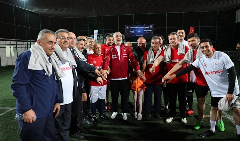 Bakan Işıkhan, Sendika Başkanlarıyla Futbol Maçı Yaptı