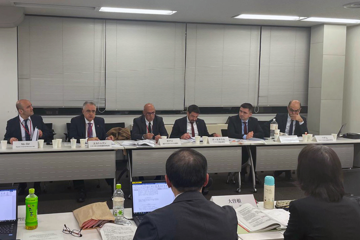 A delegation comprising the representatives of our Ministry and Social Security Institution (SSI) and officials of the Ministry of Health, Labour and Welfare, and the Ministry of Foreign Affairs of Japan convened in Tokyo, the capital of Japan, for the 9th Round of Negotiations on signing a social security agreement between the two countries.