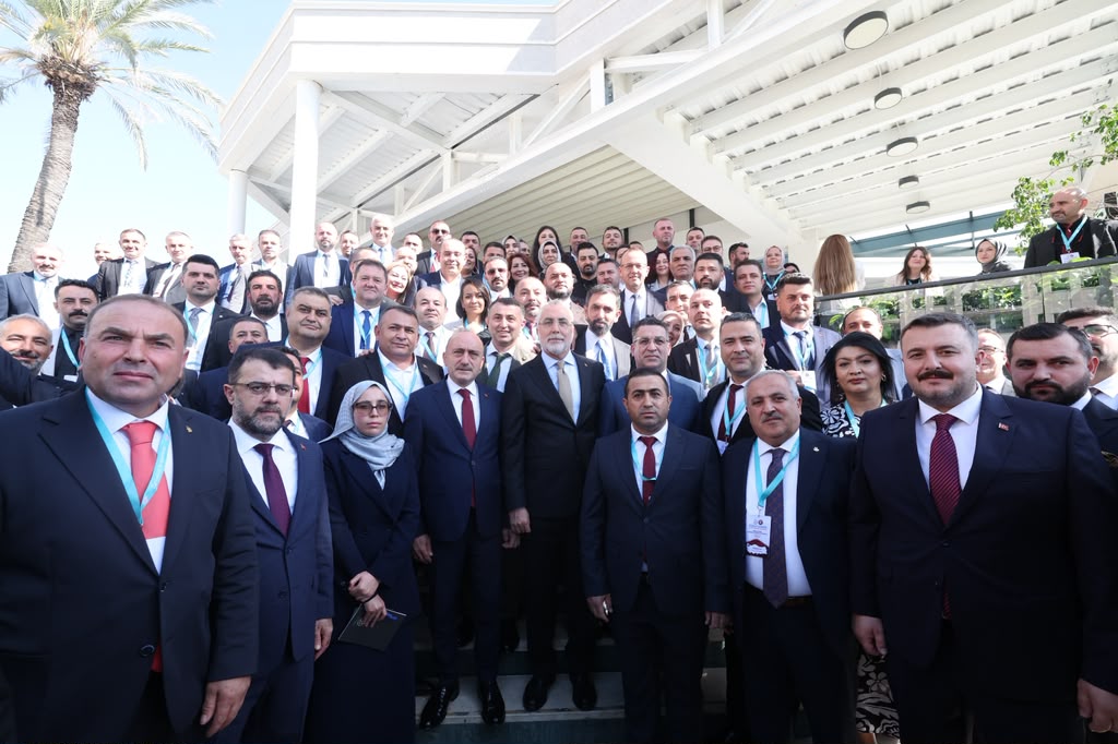 Bakan Işıkhan, Öz Sağlık-İş Sendikası Genişletilmiş Başkanlar Kurulu ve Kamu Çerçeve Protokolü ve Toplu İş Sözleşmesi Sistemi Kazanımlar, Sorunlar ve Çözüm Önerileri Paneli’ne Katıldı