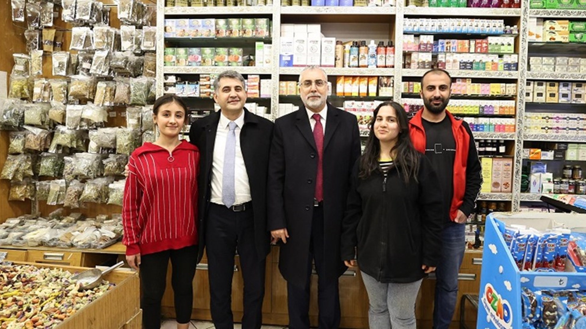 Çalışma ve Sosyal Güvenlik Bakanı Prof. Dr. Vedat Işıkhan, çeşitli temaslarda bulunmak ve programlara katılmak üzere Batman’a gitti.