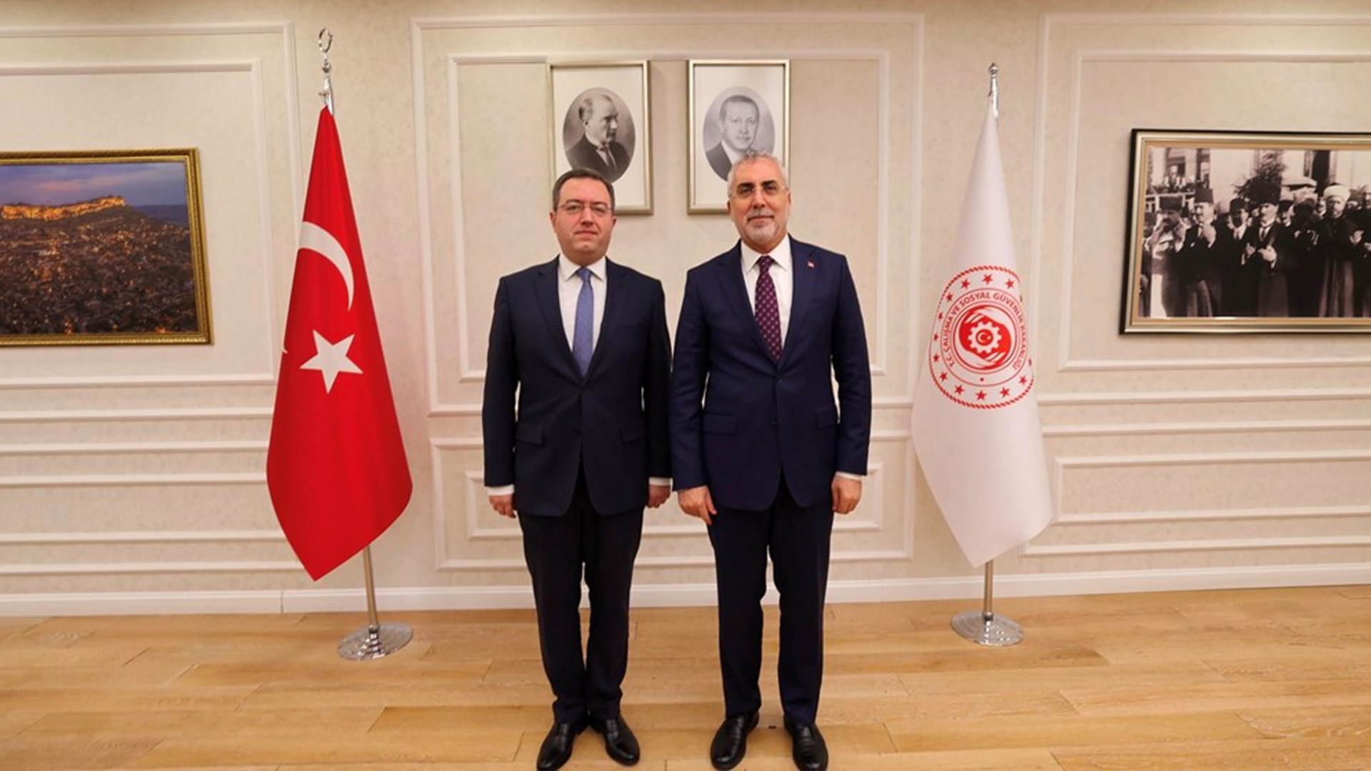 Çalışma ve Sosyal Güvenlik Bakanlığı tarafından düzenlenecek olan “Türk Devletlerinde Çalışma Hayatı ve Sosyal Koruma Uluslararası Konferansı” çerçevesinde Çalışma ve Sosyal Güvenlik Bakanı Prof. Dr. Vedat Işıkhan başkanlığında, Türk Devletlerinde Çalışma Hayatı ve Sosyal Koruma Üst Düzey İstişare Toplantısı düzenlendi.