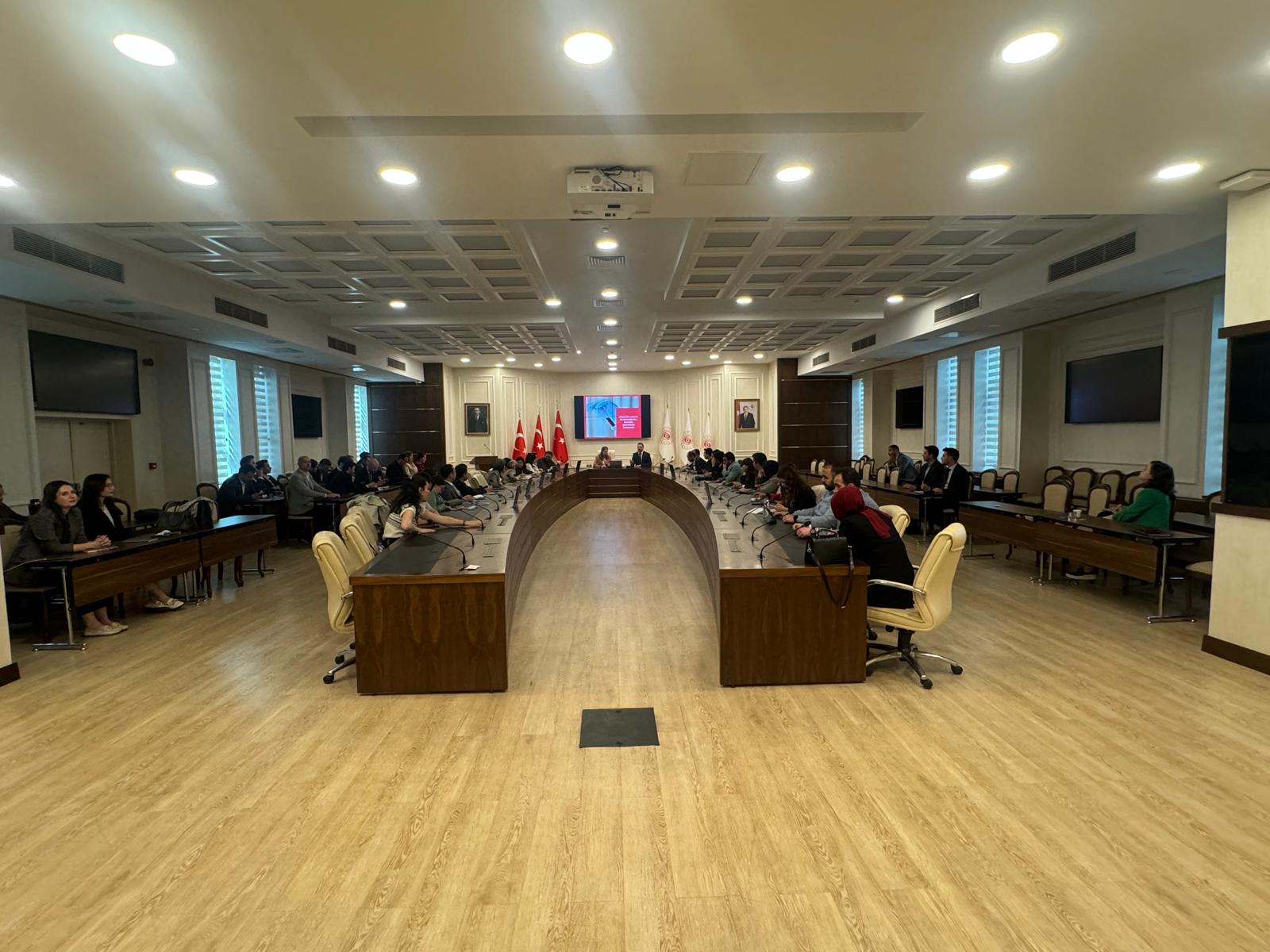 Genel Müdürlüğümüzde çalışan ve 2 yılını tamamlayan Çalışma Uzman Yardımcılarımıza yönelik tez hazırlama sürecinde Bilimsel Araştırma Yöntemleri Eğitimi gerçekleştirildi.