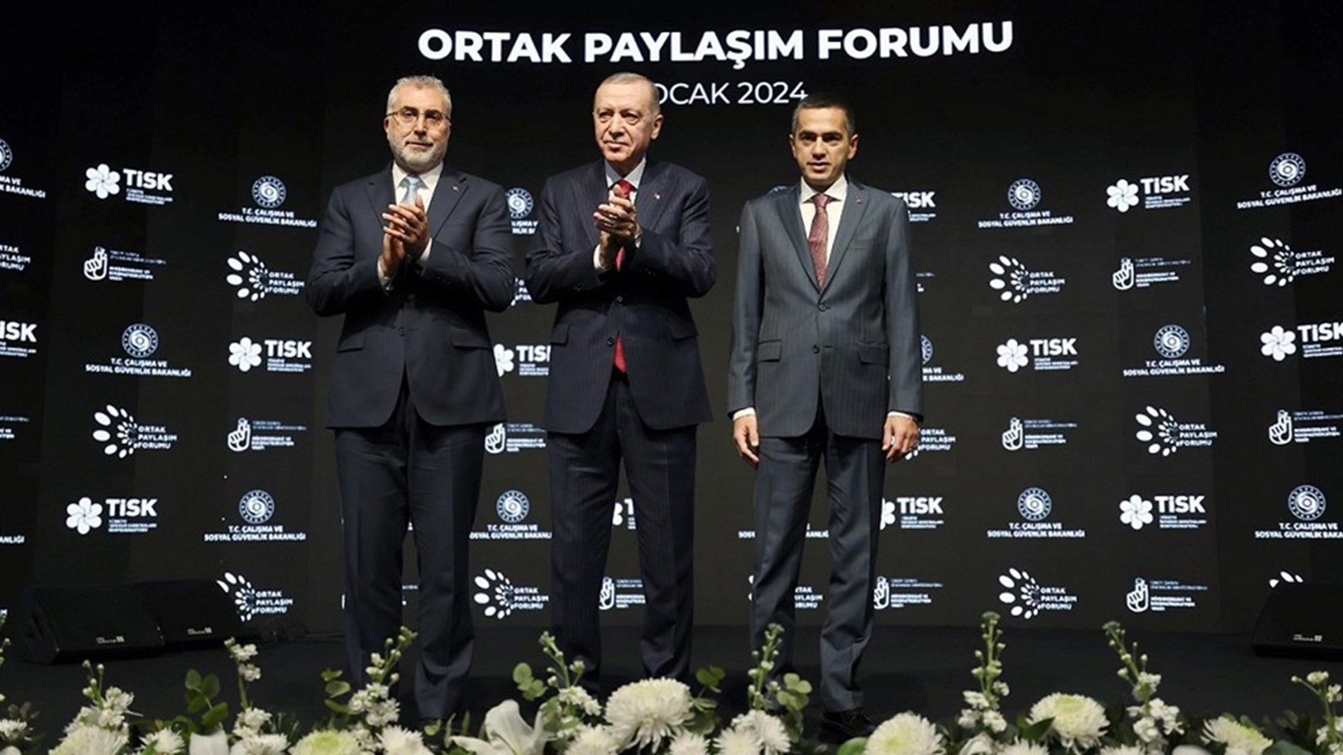 Çalışma ve Sosyal Güvenlik Bakanı Prof. Dr. Vedat Işıkhan, Cumhurbaşkanı Recep Tayyip Erdoğan’ın katılımıyla Çalışma ve Sosyal Güvenlik Bakanlığı ve Türkiye İşveren Sendikaları Konfederasyonu (TİSK) tarafından düzenlenen Ortak Paylaşım Forumu’nda konuştu.