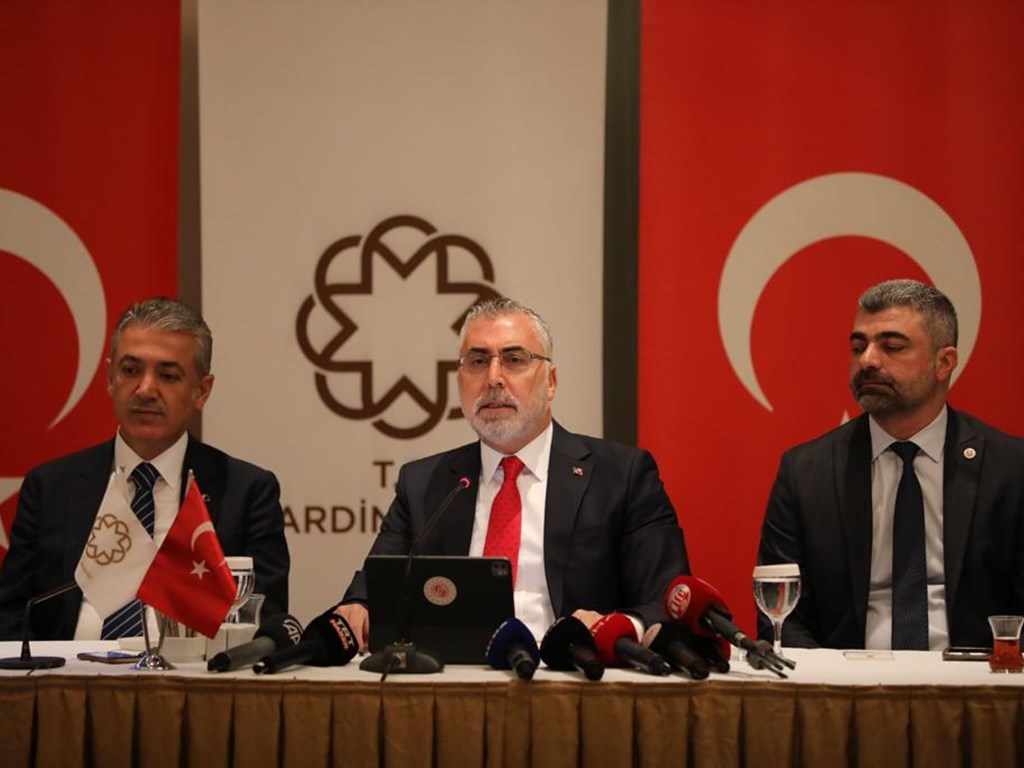 Minister Işıkhan Met “Businesspersons and Representatives of NGOs” in Mardin