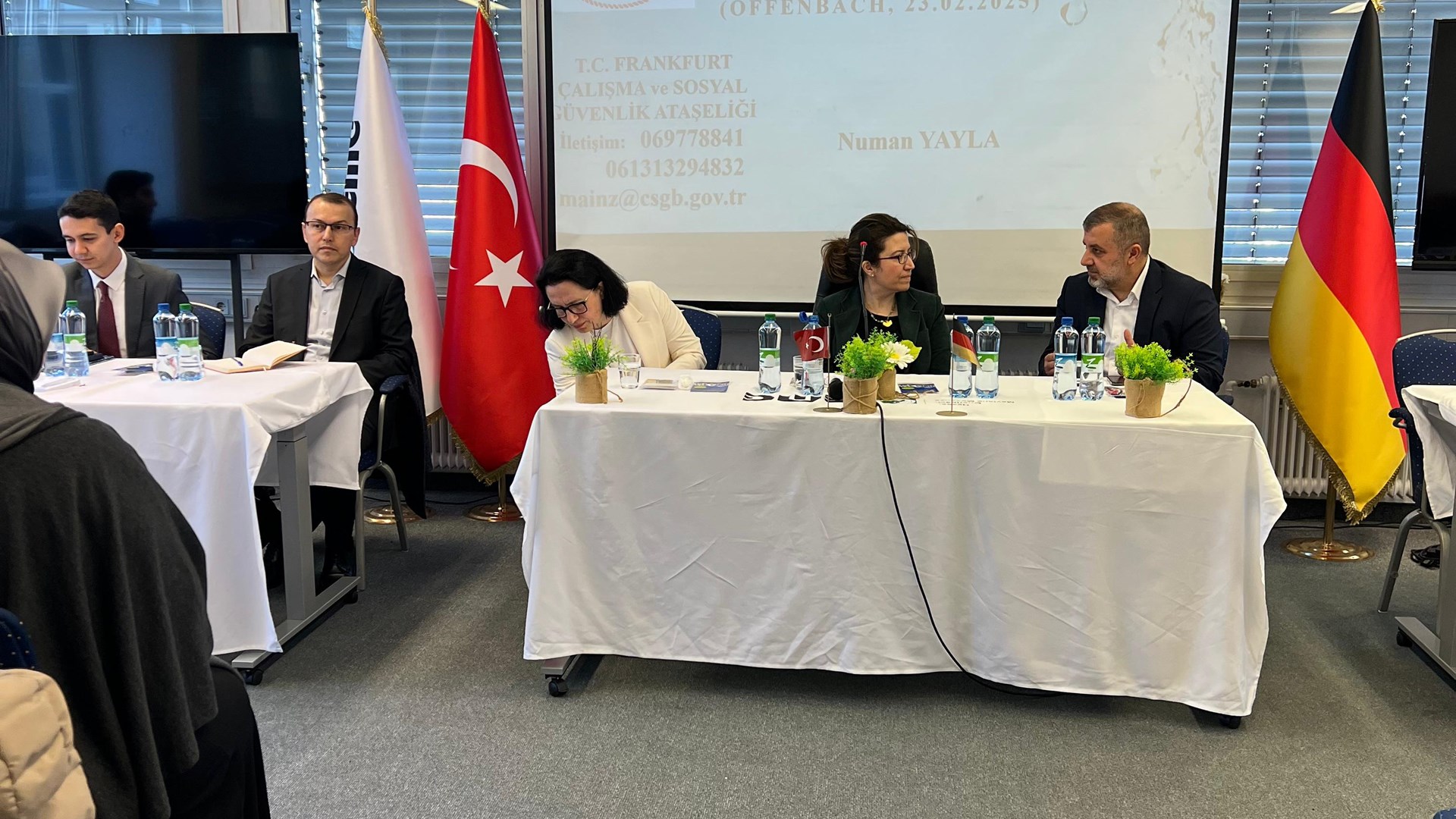 Frankfurt Ataşeliğimiz tarafından 23 Şubat 2025 tarihinde Offenbach'da vatandaş bilgilendirme toplantısı gerçekleştirilmiştir.