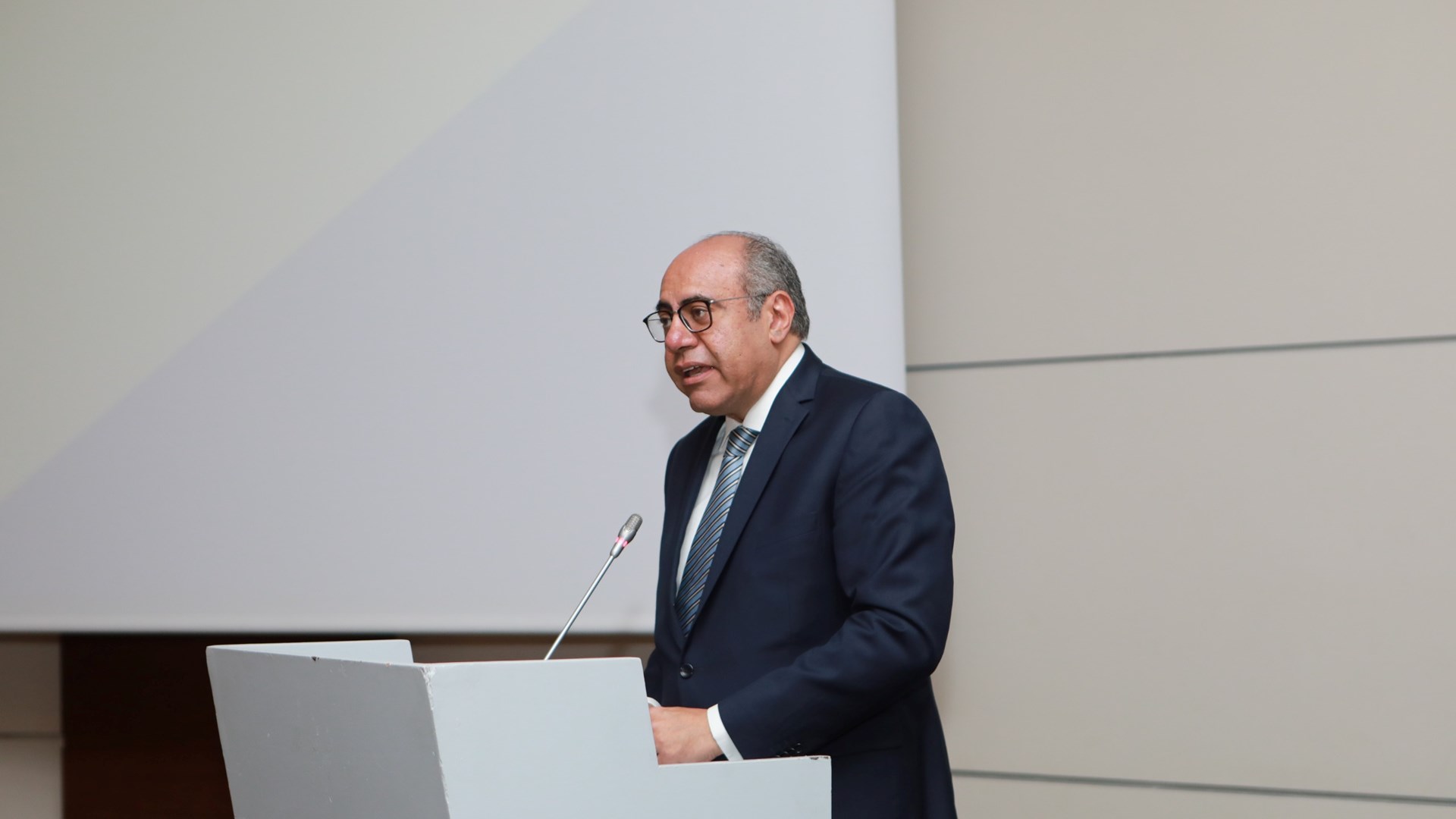 Alman Kalkınma Bankası tarafından finanse edilen ve Uluslararası Çalışma Örgütü (ILO) ile Genel Müdürlüğümüzün ortaklığıyla yürütülen “Geçici Koruma Altındaki Suriyeliler ve Türk Vatandaşları için İnsana Yakışır İş Fırsatlarının Desteklenmesi Projesi”nin 2. Danışma Kurulu toplantısı, kamu kurumları ve sivil toplum kuruluşlarının temsilcilerinin katılımıyla 29 Mayıs’ta Ankara’da gerçekleştirildi.