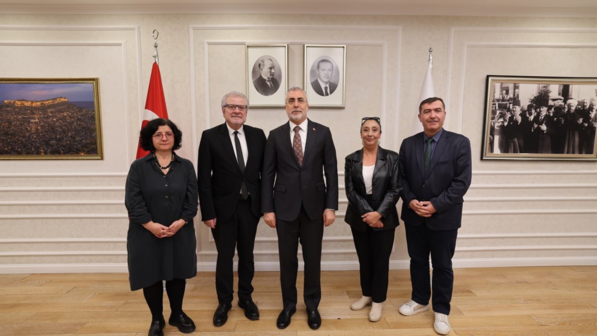 Çalışma ve Sosyal Güvenlik Bakanı Prof. Dr. Vedat Işıkhan, Ekonomim Gazetesi’ne çalışma hayatı ve gündeme ilişkin değerlendirmelerde bulundu.