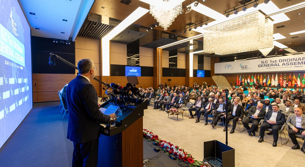 Çalışma ve Sosyal Güvenlik Bakanı Prof. Dr. Vedat Işıkhan, Uluslararası Emek Konfederasyonu’nun (ILC) Memur-Sen Genel Merkezi’nde düzenlenen 1. Olağan Genel Kurulu’na katıldı.