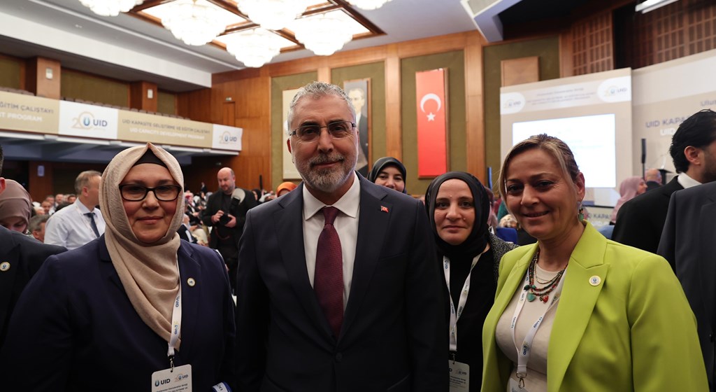 Çalışma ve Sosyal Güvenlik Bakanı Prof. Dr. Vedat Işıkhan, Ankara Kızılcahamam’da düzenlenen Uluslararası Demokratlar Birliği (UID) Kapasite Geliştirme ve Eğitim Çalıştayı’na katıldı.