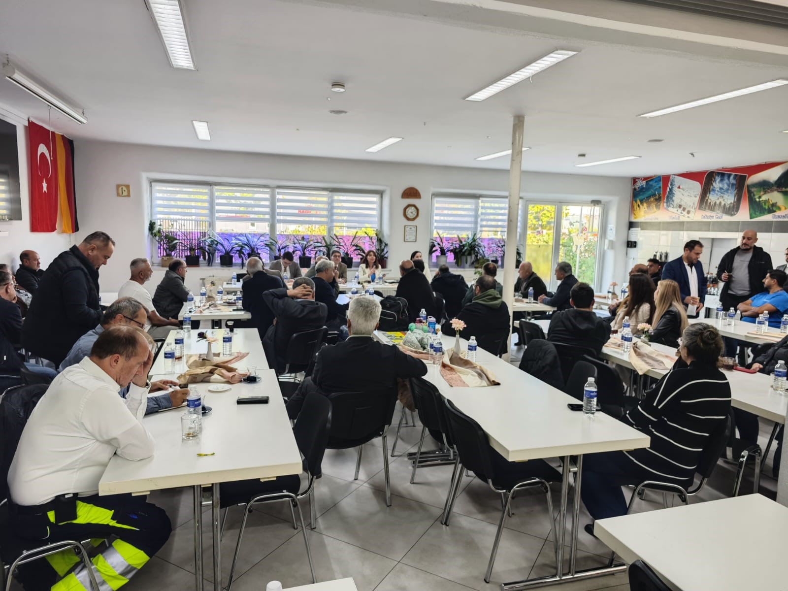 An evaluation and briefing meeting was hosted by the Turkish Islamic Union for Religious Affairs (DITIB) Landshut Yunus Emre Mosque Association under the auspices of the Consulate General of Munich, with the participation of the heads and representatives of NGOs operating in the region.