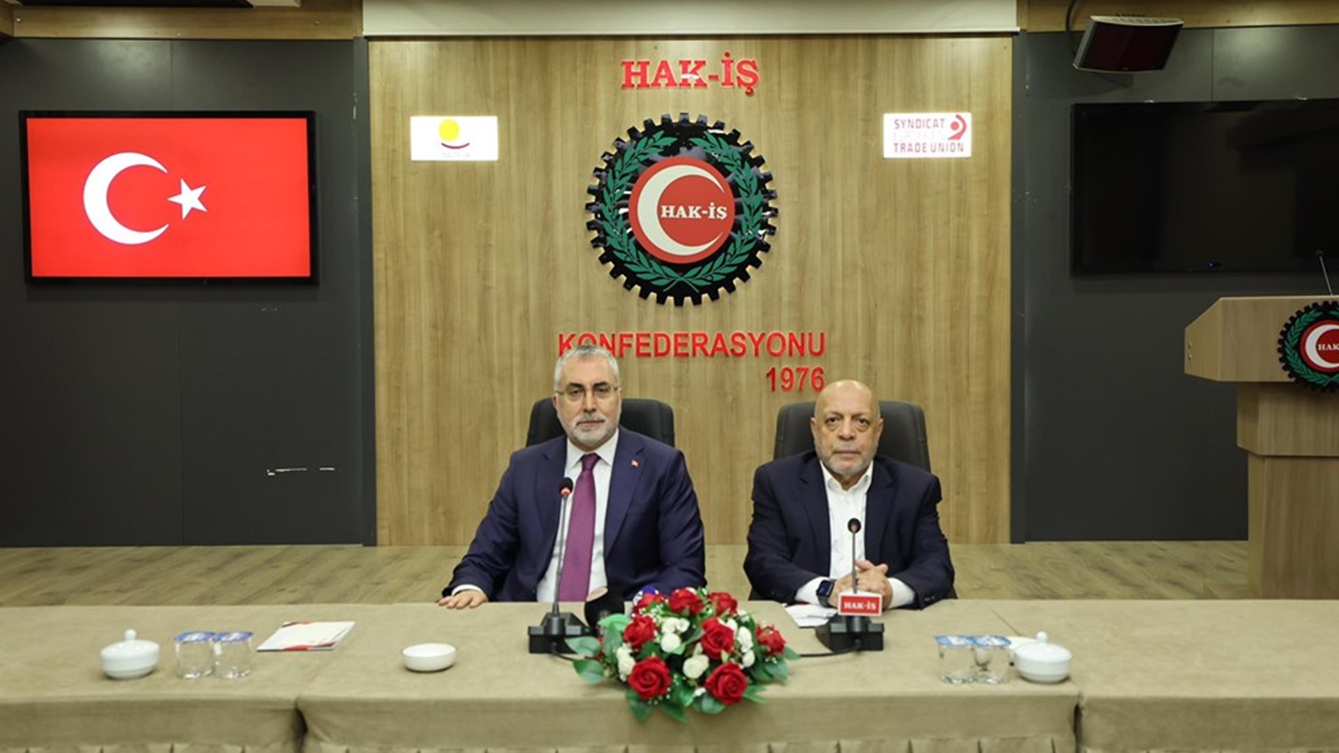 Çalışma ve Sosyal Güvenlik Bakanı Prof. Dr. Vedat Işıkhan, Türk-İş, Hak-İş, Türkiye Kamu-Sen, TESK ve TZOB Konfederasyonlarını ziyaret etti.