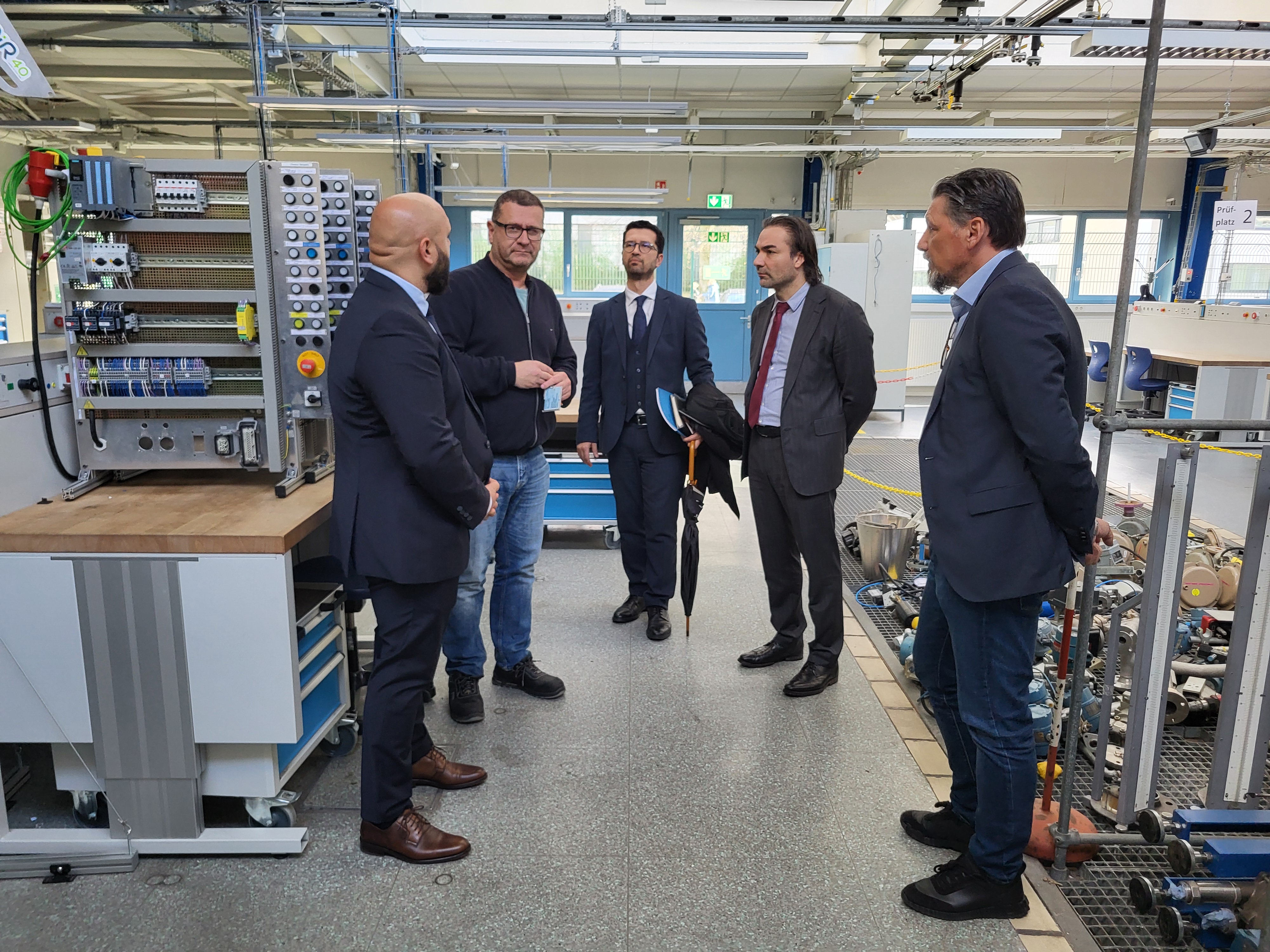 Our Cologne Labor and Social Security Attaché, Onur Öztürk, and Social Services Expert Bahtiyar Şimşek met with the executives of Chempark, one of Europe's largest chemical parks. The meeting was also attended by the Consul General of Cologne, Hüseyin Kantem Al.