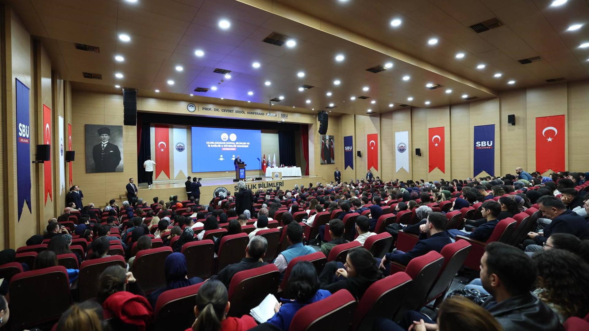 Bakan Işıkhan, Uluslararası Sosyal Bilimler ve İş Sağlığı ve Güvenliği Kongresi’ne Katıldı