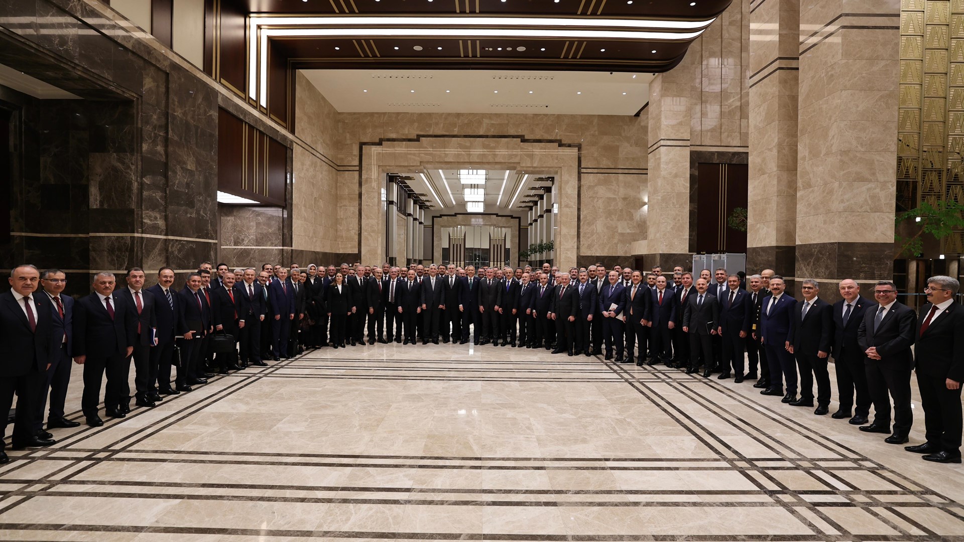 Bakan Işıkhan, Cumhurbaşkanlığı Külliyesi’nde Düzenlenen "Valiler Toplantısı" na Katıldı