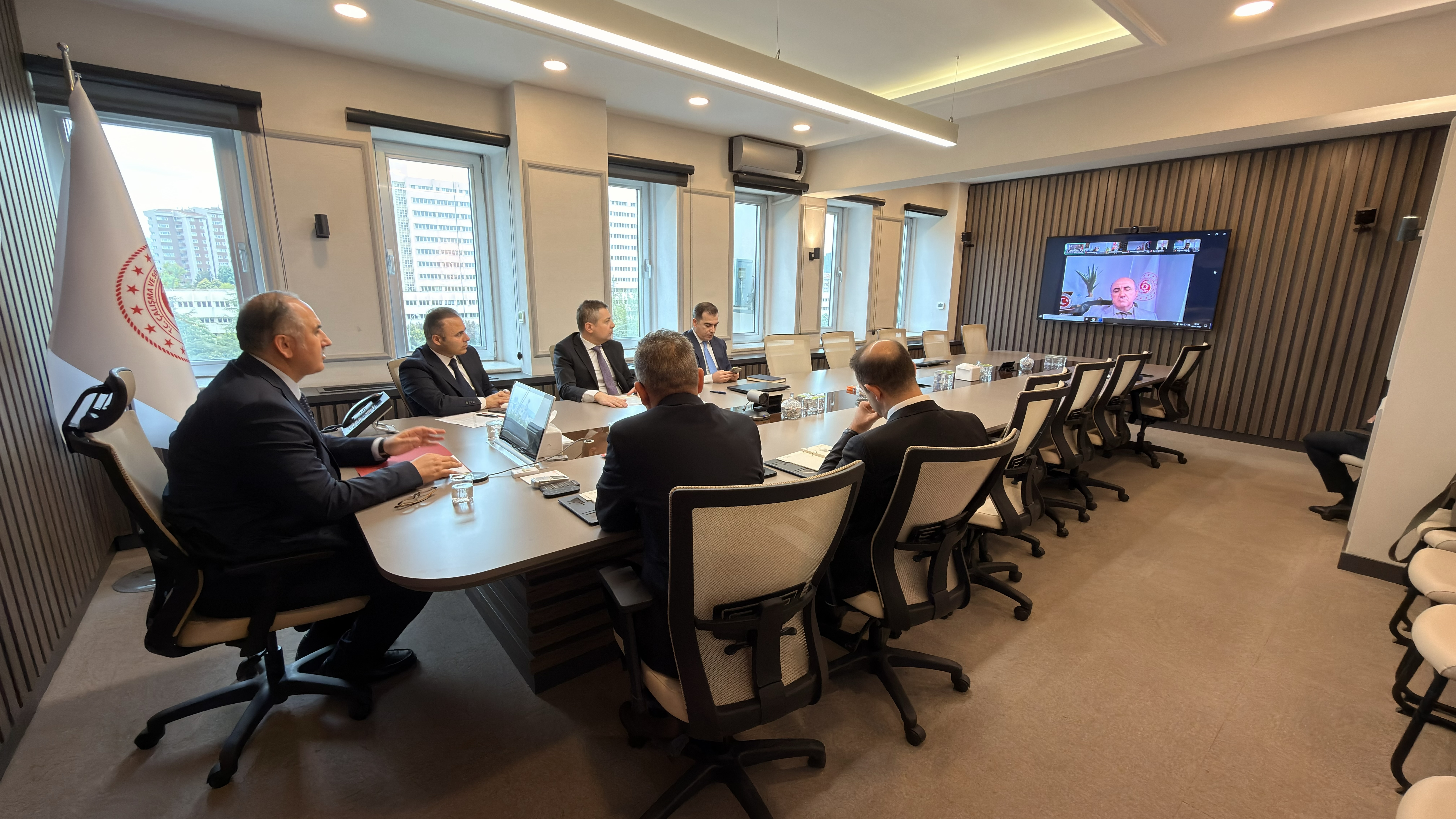 Rehberlik ve Teftiş Başkanlığımızca, 2026 yılı rehberlik ve teftiş faaliyetlerine yönelik Grup Başkanlıkları yöneticilerinin katılımıyla çevrim içi değerlendirme toplantısı gerçekleştirildi. 