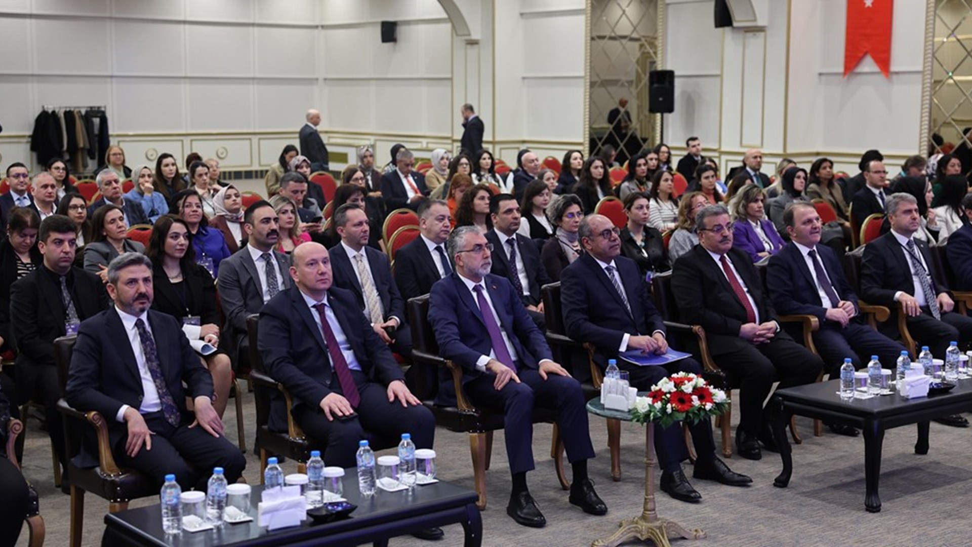 Çalışma ve Sosyal Güvenlik Bakanı Prof. Dr. Vedat Işıkhan, Çalışma Genel Müdürlüğü tarafından düzenlenen “Çalışma Hayatında Kadın Paneli” ne iştirak etti.