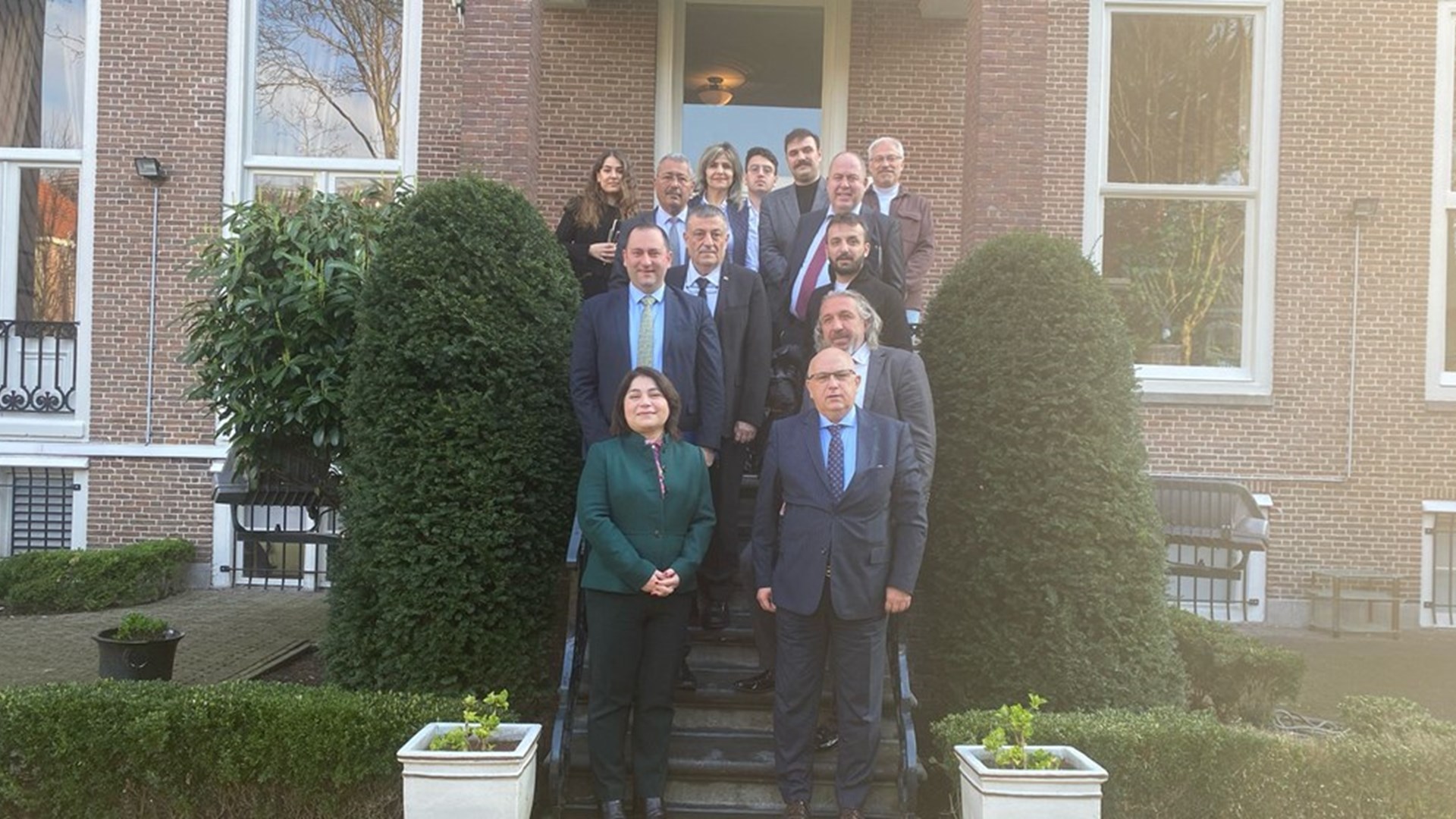 Bakanlığımızın Dış İlişkiler ve Avrupa Birliği Genel Müdürlüğünün (İKG PRO) Avrupa Birliği eş finansmanı ile finanse ettiği, Türkiye Haber-İş Sendikasının faydalanıcı olduğu bir hibe projesi kapsamında Türkiye Haber-İş Sendikası temsilcileri, RTÜK üst düzey yöneticileri ve Hacı Bayram Veli Üniversitesinden Çalışma Ekonomisi ve Endüstri İlişkileri Bölüm Başkanı ve Bakanlığımız Danışma Kurulu üyesi Prof.Dr. Yücel UYANIK’ın da yer aldığı, akademisyenlerin oluşturduğu heyet Hollanda’yı ziyaret etmiştir.