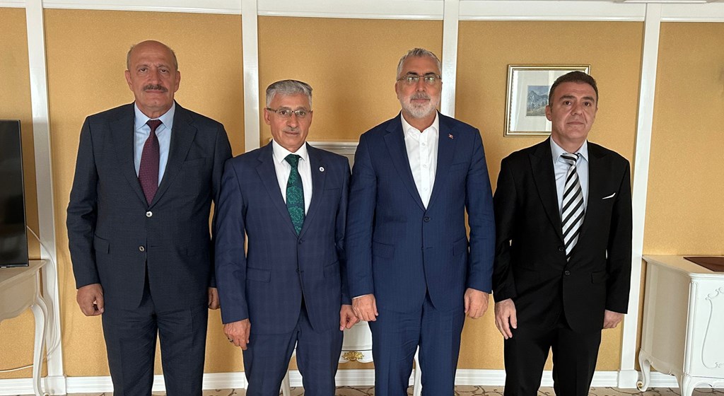 Çalışma ve Sosyal Güvenlik Bakanı Prof. Dr. Vedat Işıkhan, Çalışma ve Sosyal Güvenlik Bakanlığı ile Romanya Çalışma ve Sosyal Dayanışma Bakanlığı arasındaki Çalışma ve Sosyal Güvenlik Ortak Çalışma Grubu’nun 1. Toplantısı’na katılmak ve çeşitli temaslarda bulunmak üzere Romanya’ya gitti.