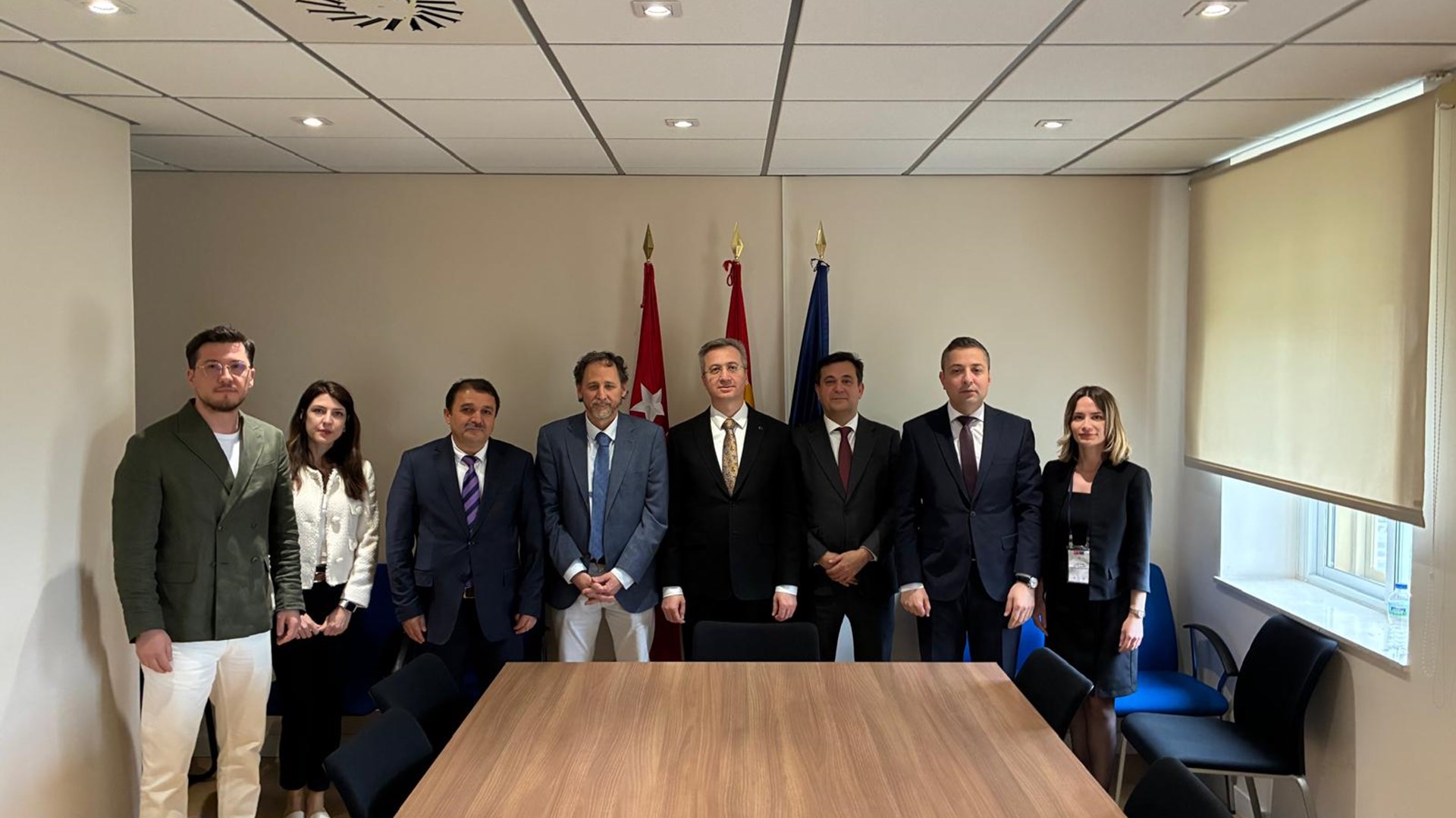 Başkanımız Bekir Aktürk’ün başkanlık ettiği heyet tarafından 8 Mayıs 2025 tarihinde İspanya İş ve Sosyal Güvenlik Teftiş Kurumunun Madrid Ofisi ziyaret edilerek ülkedeki teftiş uygulamaları yerinde incelendi.