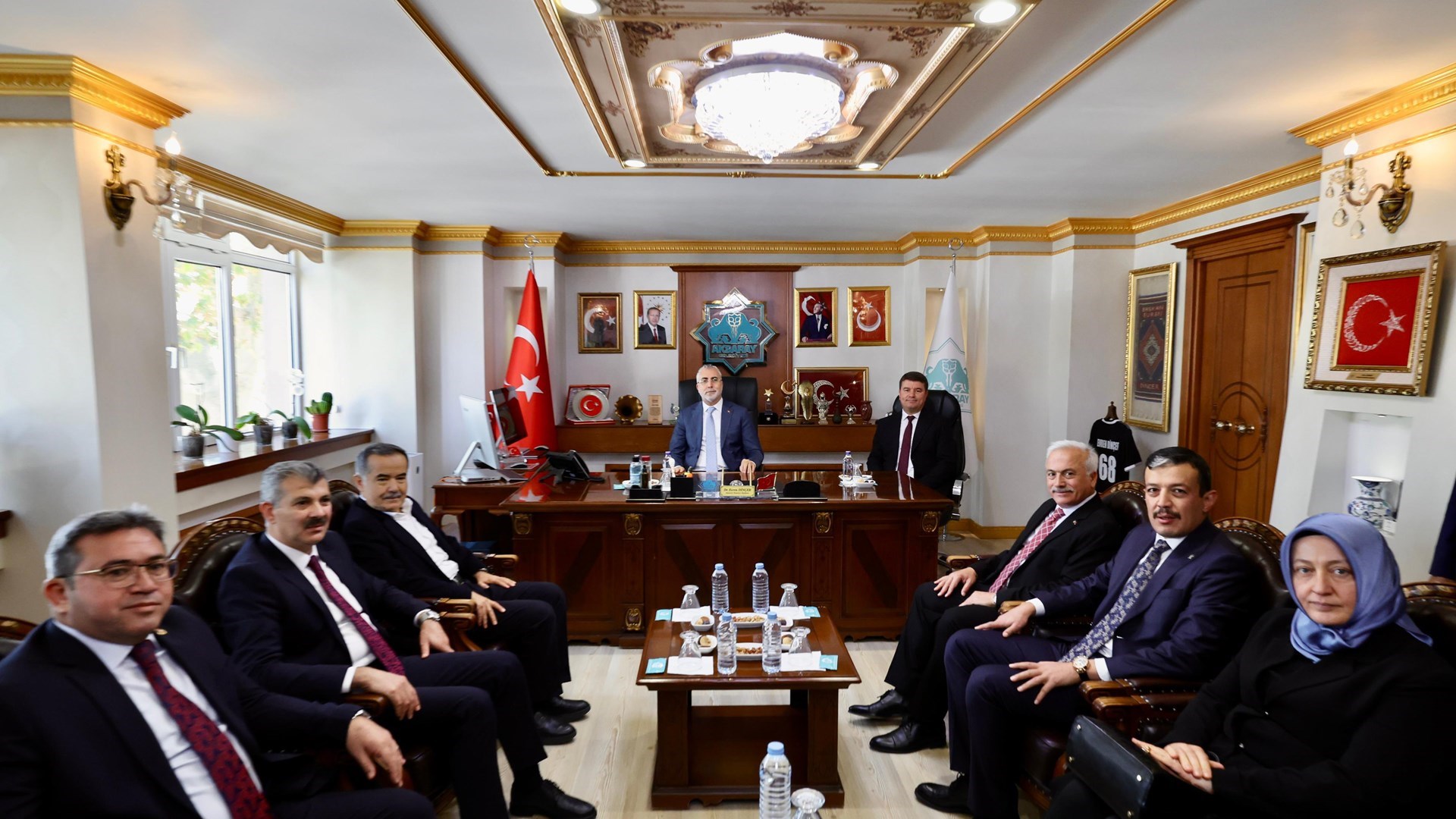 Çalışma ve Sosyal Güvenlik Bakanı Prof. Dr. Vedat Işıkhan, çeşitli ziyaretlerde bulunmak ve programlara katılmak üzere Aksaray’a gitti.