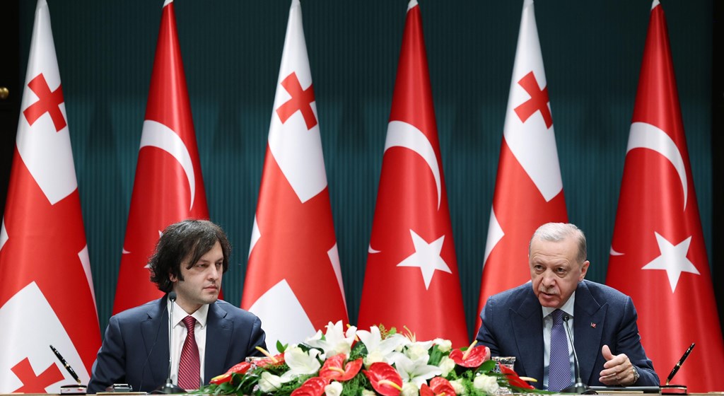 Çalışma ve Sosyal Güvenlik Bakanı Prof. Dr. Vedat Işıkhan, Cumhurbaşkanı Recep Tayyip Erdoğan’ın riyasetinde Cumhurbaşkanlığı Külliyesi’nde Gürcistan Başbakanı İrakli Kobakhidze’nin resmî kabulüne iştirak etti.