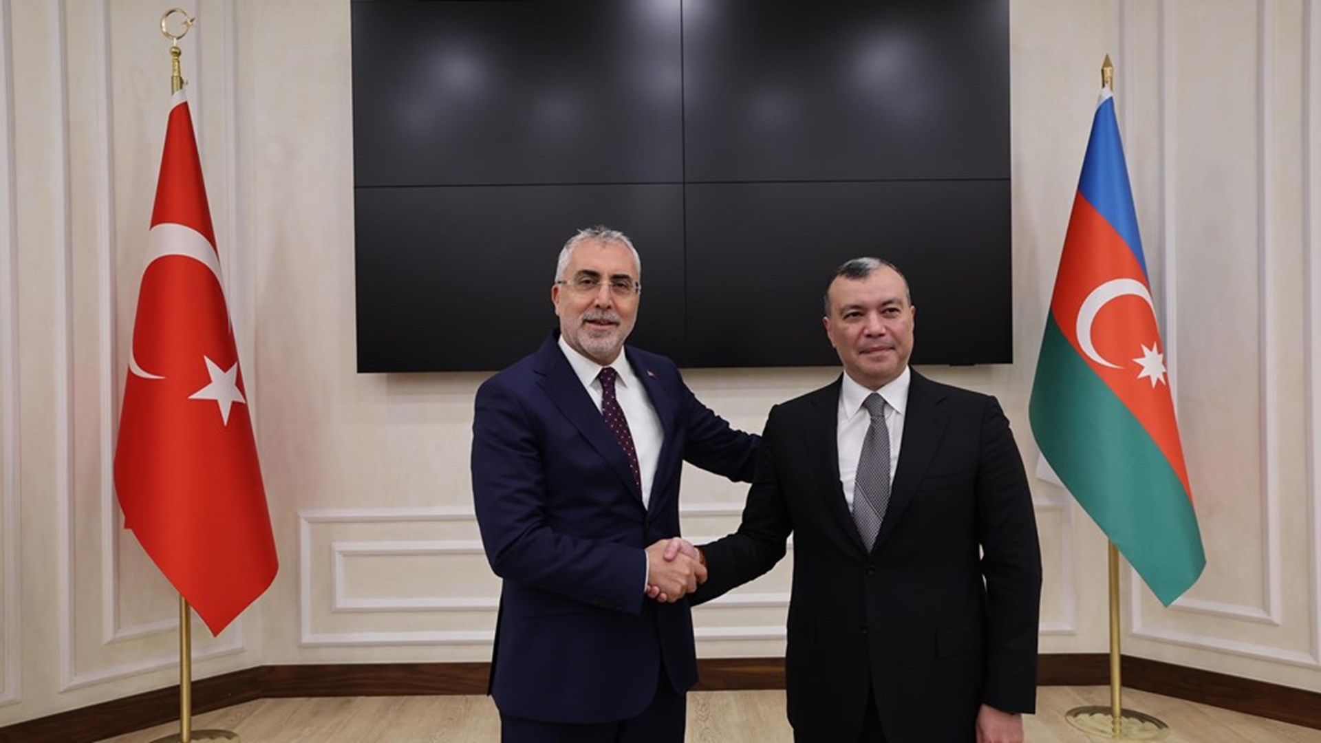 Çalışma ve Sosyal Güvenlik Bakanlığı tarafından düzenlenecek olan “Türk Devletlerinde Çalışma Hayatı ve Sosyal Koruma Uluslararası Konferansı” çerçevesinde Çalışma ve Sosyal Güvenlik Bakanı Prof. Dr. Vedat Işıkhan başkanlığında, Türk Devletlerinde Çalışma Hayatı ve Sosyal Koruma Üst Düzey İstişare Toplantısı düzenlendi.