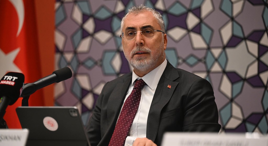 Çalışma ve Sosyal Güvenlik Bakanı Prof. Dr. Vedat Işıkhan, Türkiye-Almanya Bakanlıklararası Ortak Çalışma Grubu 7. Toplantısı’na katılmak üzere Berlin’e gitti.