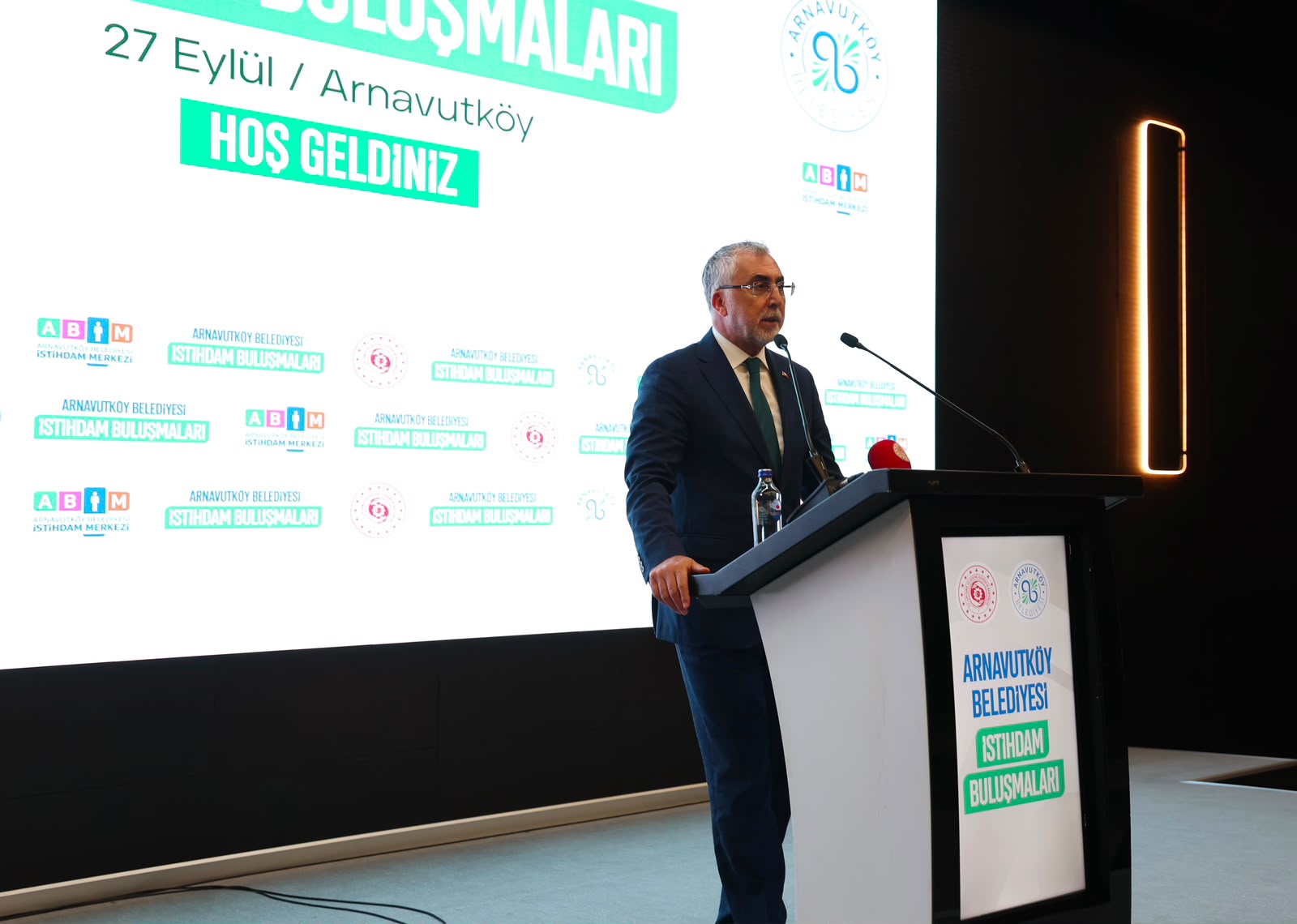 Çalışma ve Sosyal Güvenlik Bakanı Prof. Dr. Vedat Işıkhan, çeşitli ziyaretlerde bulunmak ve programlara katılmak üzere İstanbul’a gitti.