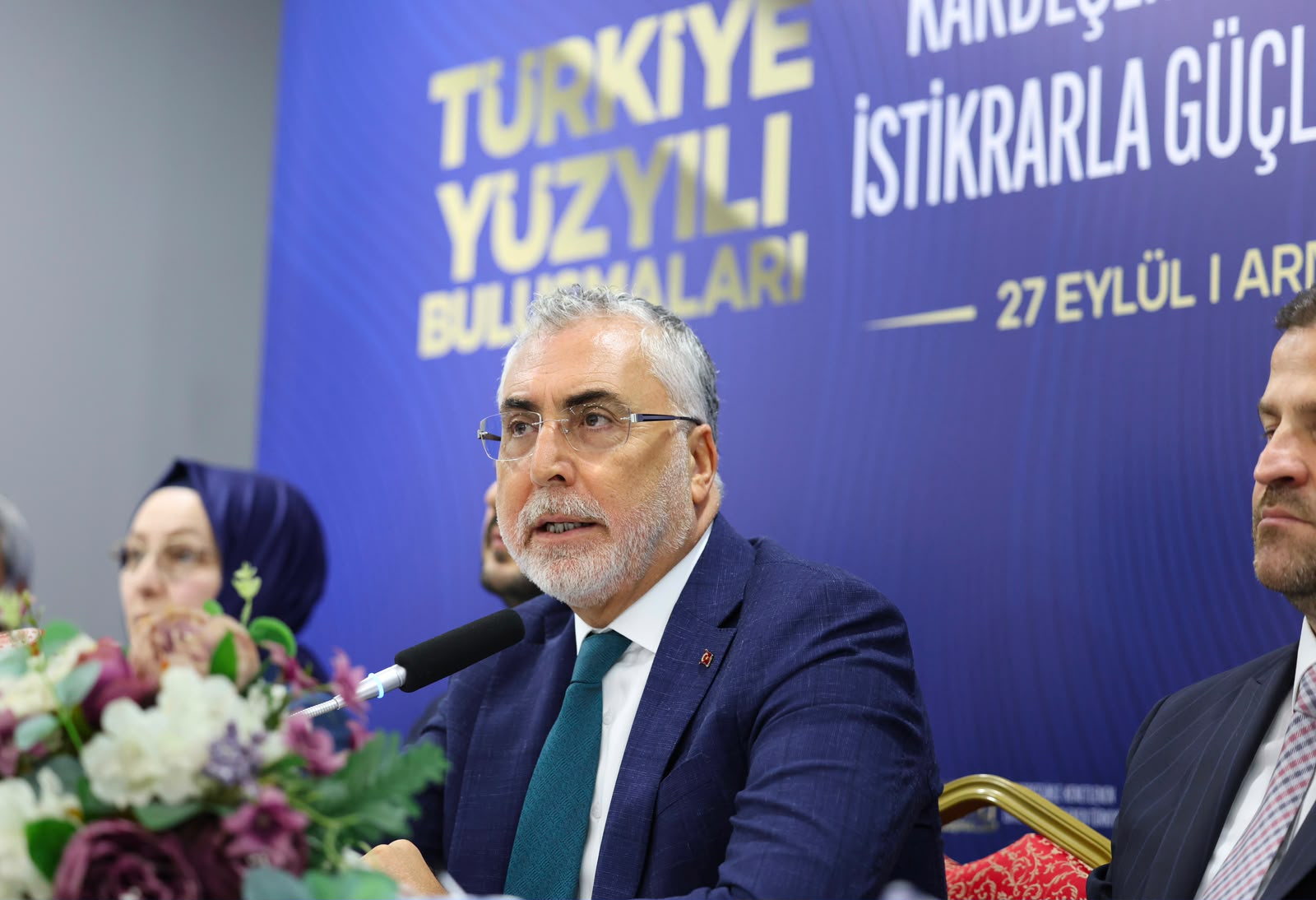 Çalışma ve Sosyal Güvenlik Bakanı Prof. Dr. Vedat Işıkhan, çeşitli ziyaretlerde bulunmak ve programlara katılmak üzere İstanbul’a gitti.