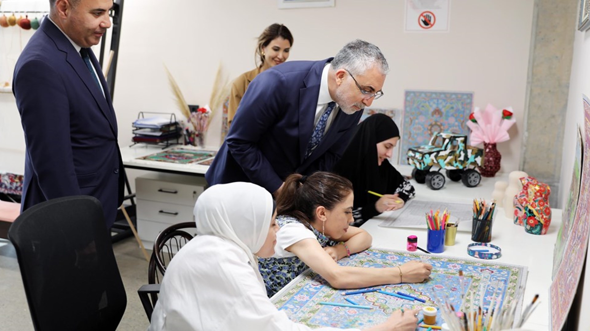 Çalışma ve Sosyal Güvenlik Bakanı Prof. Dr. Vedat Işıkhan, Azerbaycan’daki temasları kapsamında ilk olarak Azerbaycan milli lideri merhum Haydar Aliyev'in kabrini, Azerbaycan Şehitliği ve Türk Şehitliği’ni ziyaret etti.