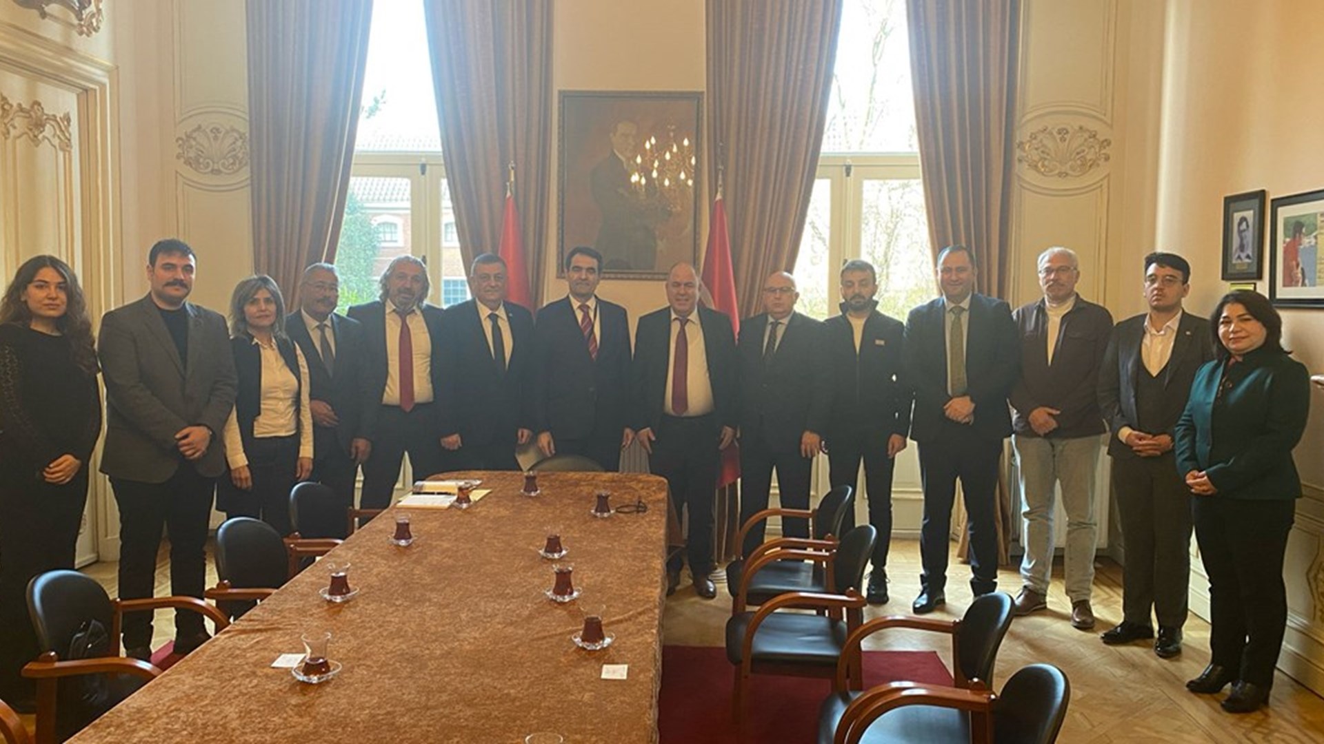 Bakanlığımızın Dış İlişkiler ve Avrupa Birliği Genel Müdürlüğünün (İKG PRO) Avrupa Birliği eş finansmanı ile finanse ettiği, Türkiye Haber-İş Sendikasının faydalanıcı olduğu bir hibe projesi kapsamında Türkiye Haber-İş Sendikası temsilcileri, RTÜK üst düzey yöneticileri ve Hacı Bayram Veli Üniversitesinden Çalışma Ekonomisi ve Endüstri İlişkileri Bölüm Başkanı ve Bakanlığımız Danışma Kurulu üyesi Prof.Dr. Yücel UYANIK’ın da yer aldığı, akademisyenlerin oluşturduğu heyet Hollanda’yı ziyaret etmiştir.