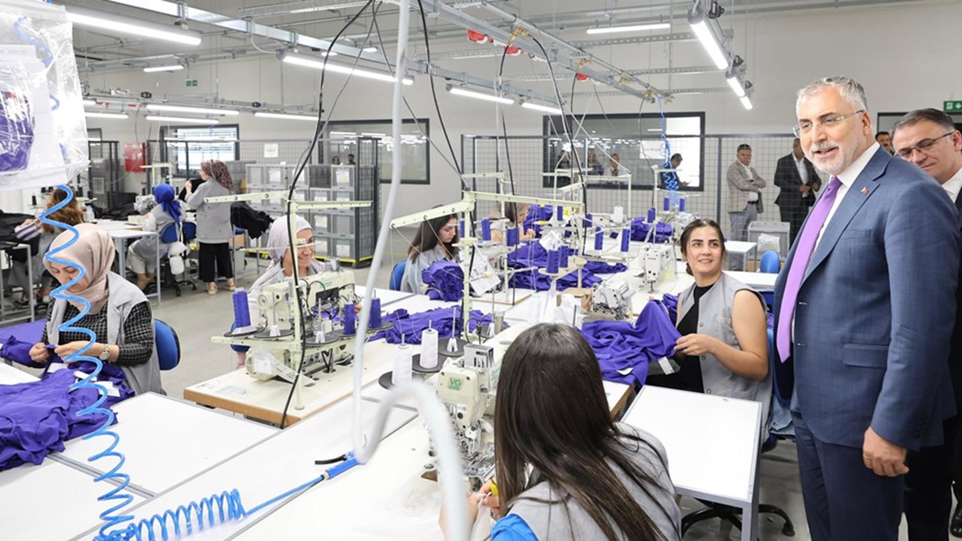 Çalışma ve Sosyal Güvenlik Bakanı Prof. Dr. Vedat Işıkhan, çeşitli ziyaretlerde bulunmak ve programlara katılmak üzere Van’a gitti.