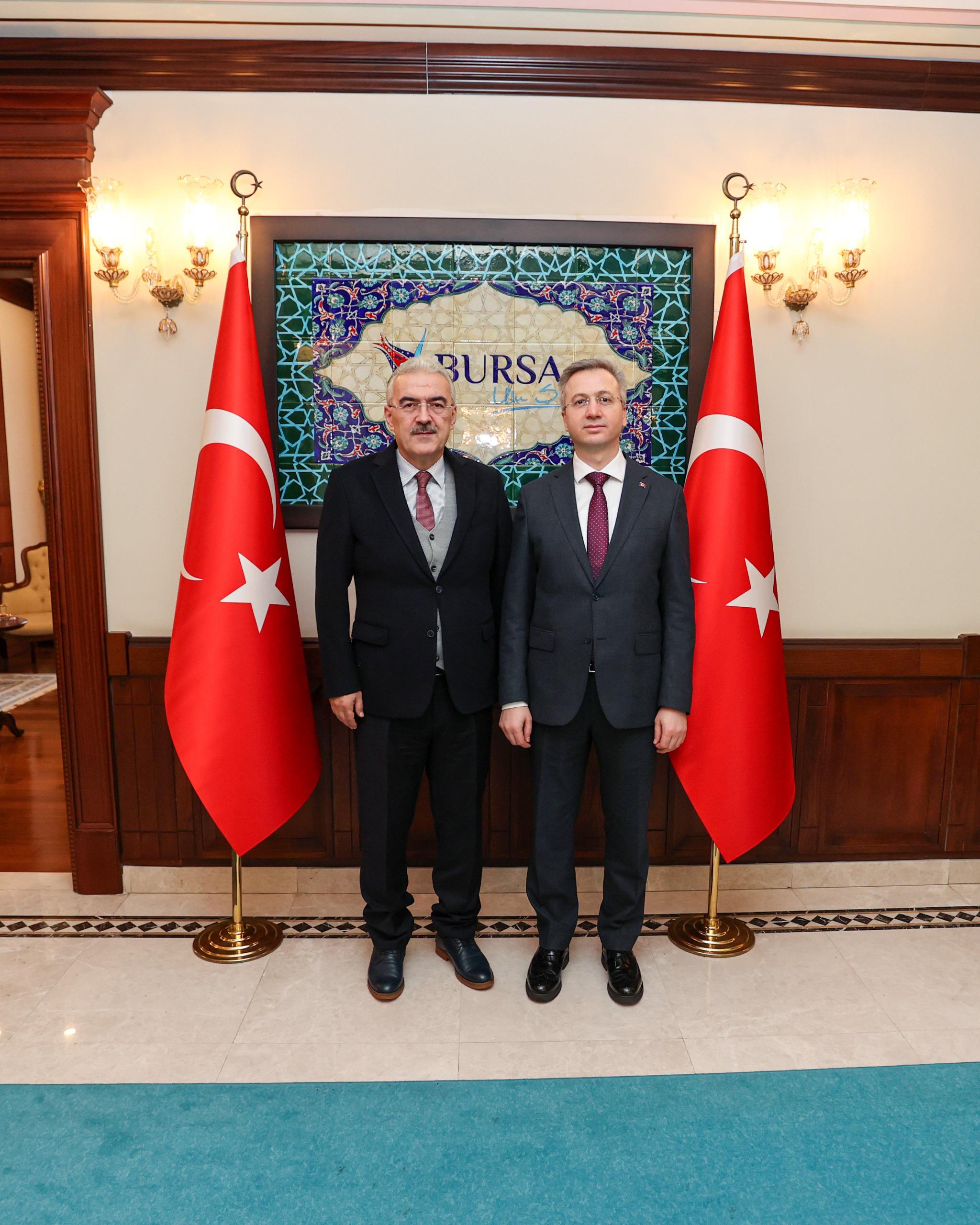 Rehberlik ve Teftiş Başkanımız Bekir Aktürk, Başkan Yardımcılarımız Resül Yılmaz, Davut Seyhan ve Gökhan Ateş ile Bursa Rehberlik ve Teftiş Grup Başkanı Gökhan Kuzu’nun da yer aldığı heyet, Bursa Valisi Sayın Erol Ayyıldız’ı makamında ziyaret etti.
