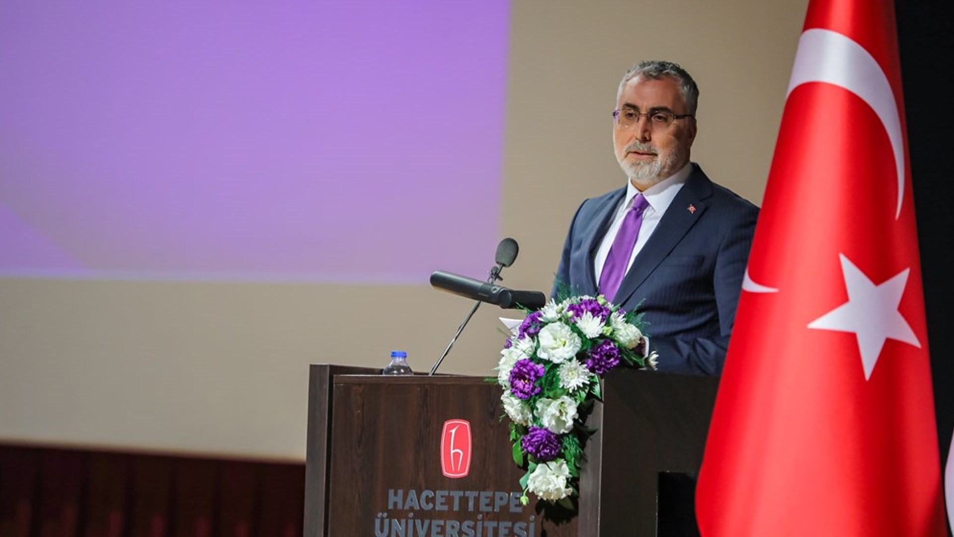 Çalışma ve Sosyal Güvenlik Bakanı Prof. Dr.  Vedat Işıkhan, mezunu ve mensubu olduğu Hacettepe Üniversitesi’nin 2023-2024 Akademik Yılı Açılış ve Profesörlük Takdim Töreni’ne iştirak etti.