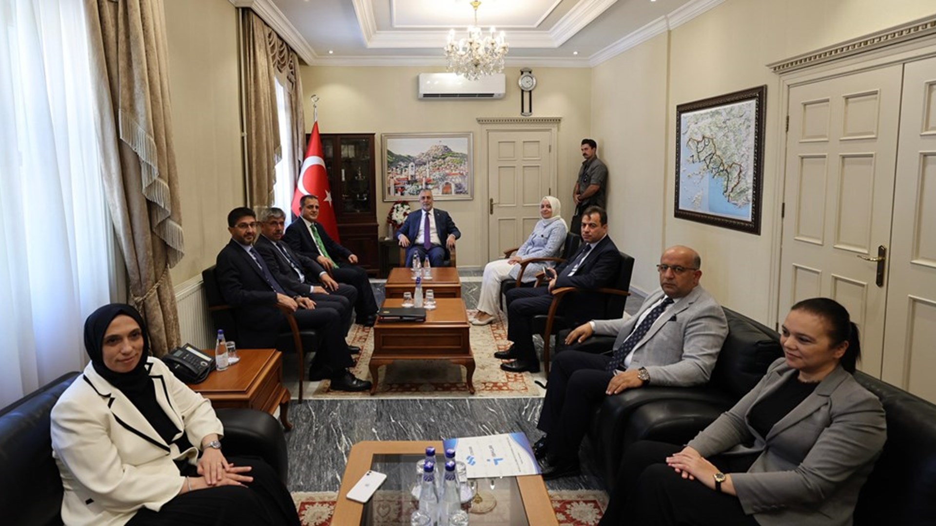 Çalışma ve Sosyal Güvenlik Bakanı Prof. Dr. Vedat Işıkhan, çeşitli temaslarda bulunmak ve “Milli Müdafaadan Milli Kalkınmaya; Türkiye Yüzyılı’nın Kadınları, Kadın İstihdam Sistemi İş Pozitif Tanıtım Programı ve Fuar Açılışı” programına katılmak üzere Muğla’ya gitti.