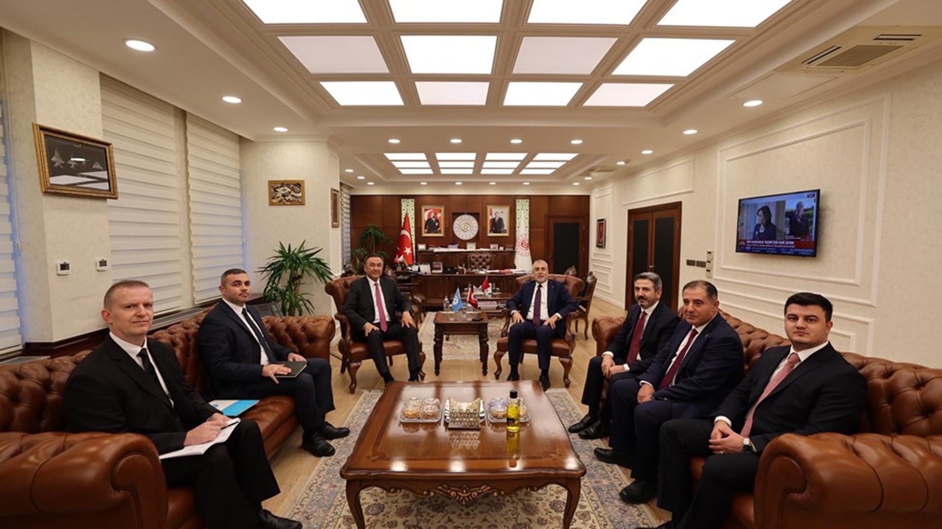 Çalışma ve Sosyal Güvenlik Bakanlığı tarafından düzenlenecek olan “Türk Devletlerinde Çalışma Hayatı ve Sosyal Koruma Uluslararası Konferansı” çerçevesinde Çalışma ve Sosyal Güvenlik Bakanı Prof. Dr. Vedat Işıkhan başkanlığında, Türk Devletlerinde Çalışma Hayatı ve Sosyal Koruma Üst Düzey İstişare Toplantısı düzenlendi.