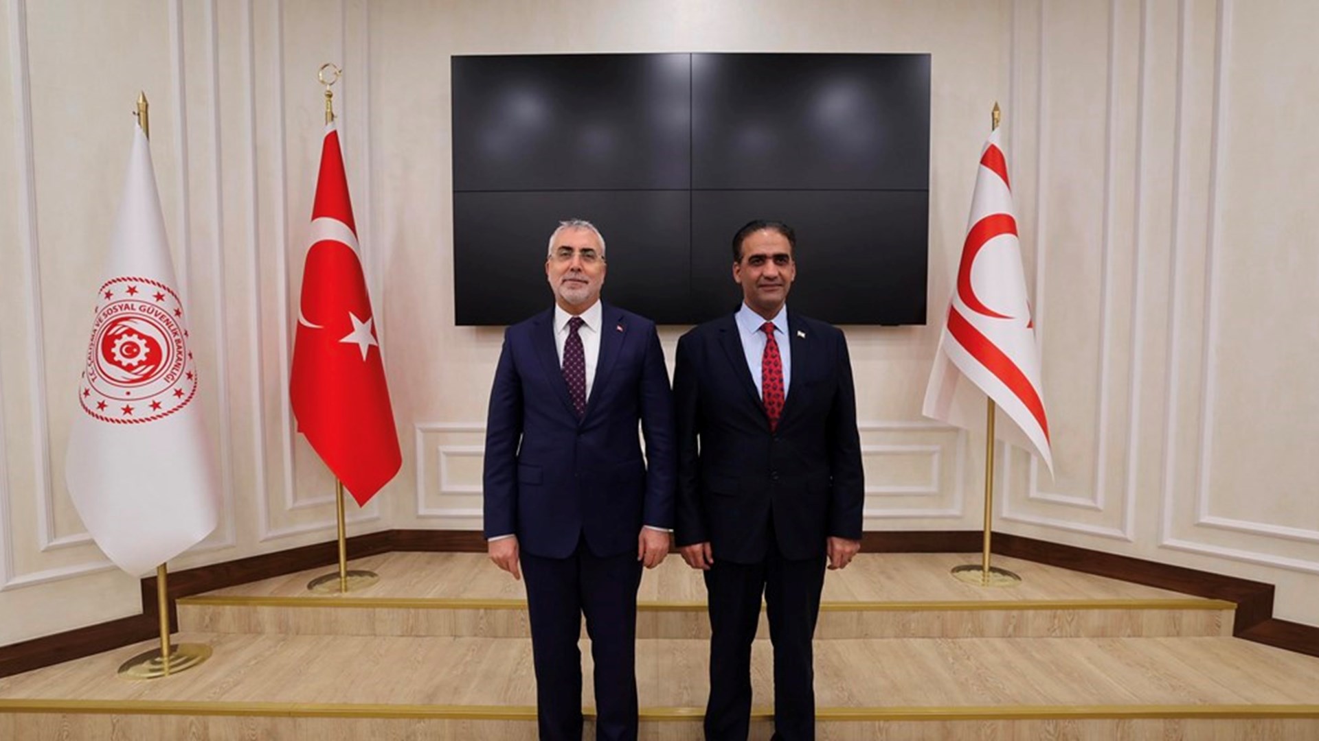 Çalışma ve Sosyal Güvenlik Bakanlığı tarafından düzenlenecek olan “Türk Devletlerinde Çalışma Hayatı ve Sosyal Koruma Uluslararası Konferansı” çerçevesinde Çalışma ve Sosyal Güvenlik Bakanı Prof. Dr. Vedat Işıkhan başkanlığında, Türk Devletlerinde Çalışma Hayatı ve Sosyal Koruma Üst Düzey İstişare Toplantısı düzenlendi.