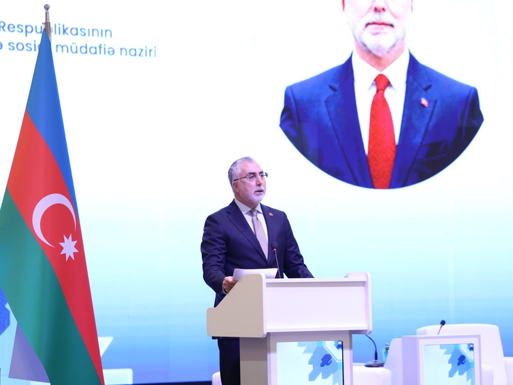Işıkhan'dan Azerbaycan'da Forum