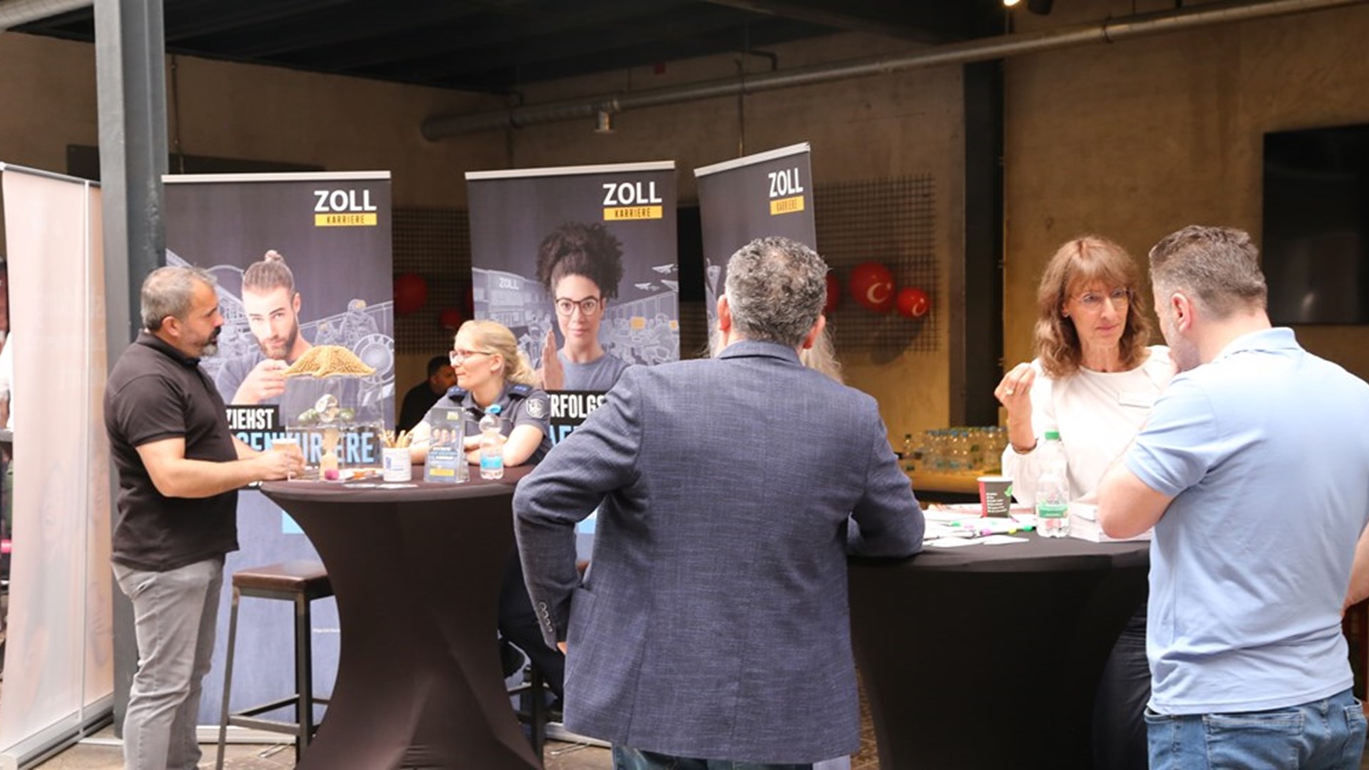 Köln Çalışma ve Sosyal Güvenlik Ataşeliğimizin T.C. Köln Başkonsolosluğunun himayesinde DİTİB Köln Bölge Veliler Birliği ile birlikte çeşitli etkinliklerle gerçekleştirdiği “19 Mayıs Atatürk’ü anma Gençlik ve Spor Bayramı” büyük bir coşkuyla kutlandı.