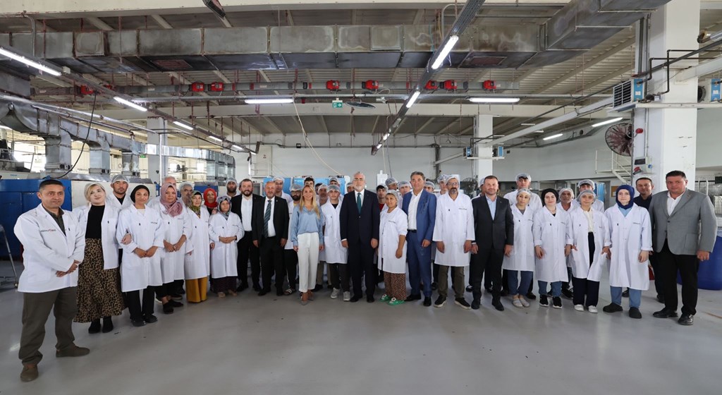Çalışma ve Sosyal Güvenlik Bakanı Prof. Dr. Vedat Işıkhan, çeşitli temaslarda bulunmak ve programlara katılmak üzere İstanbul’a gitti.