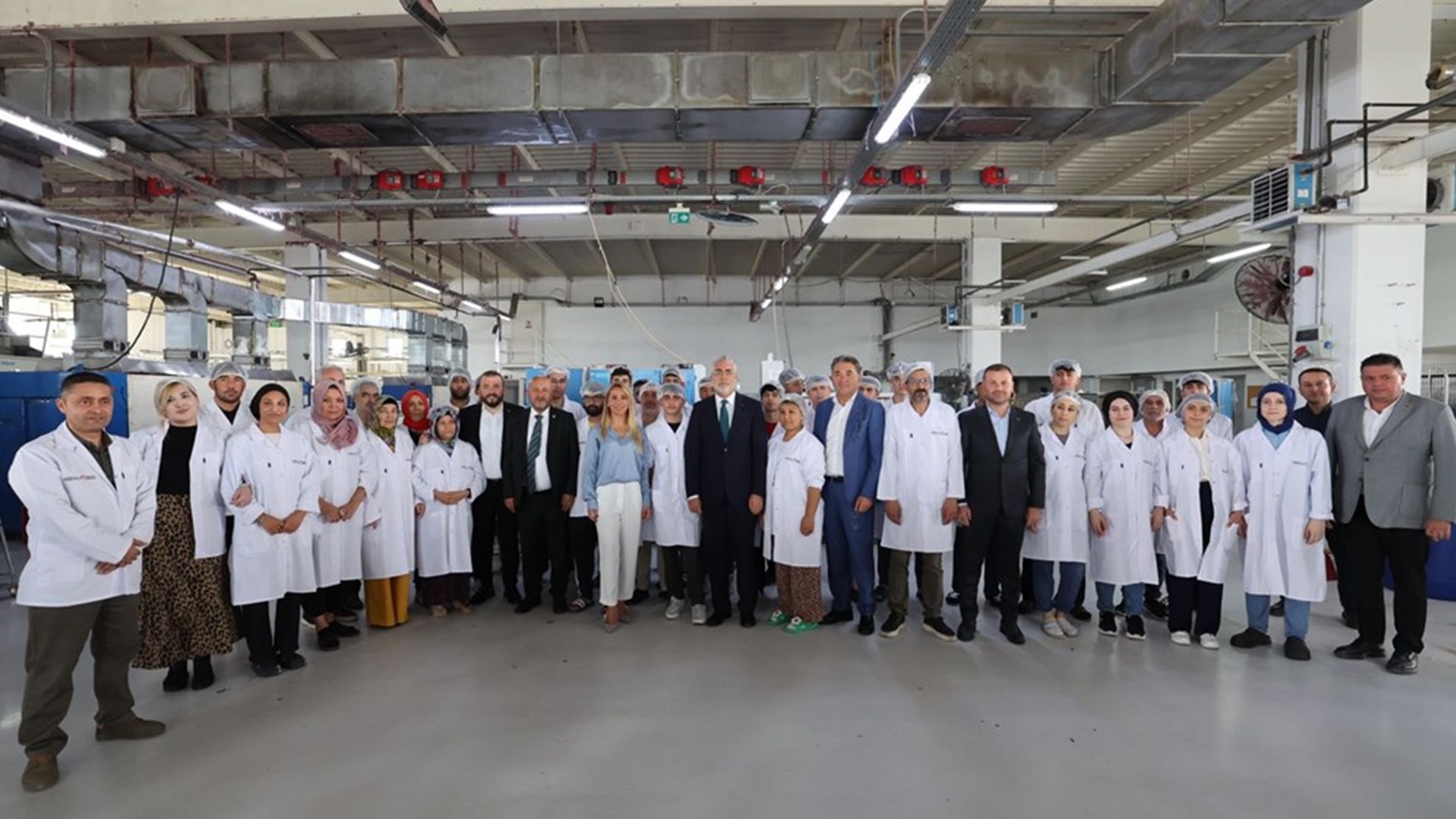 Çalışma ve Sosyal Güvenlik Bakanı Prof. Dr. Vedat Işıkhan, çeşitli temaslarda bulunmak ve programlara katılmak üzere İstanbul’a gitti.