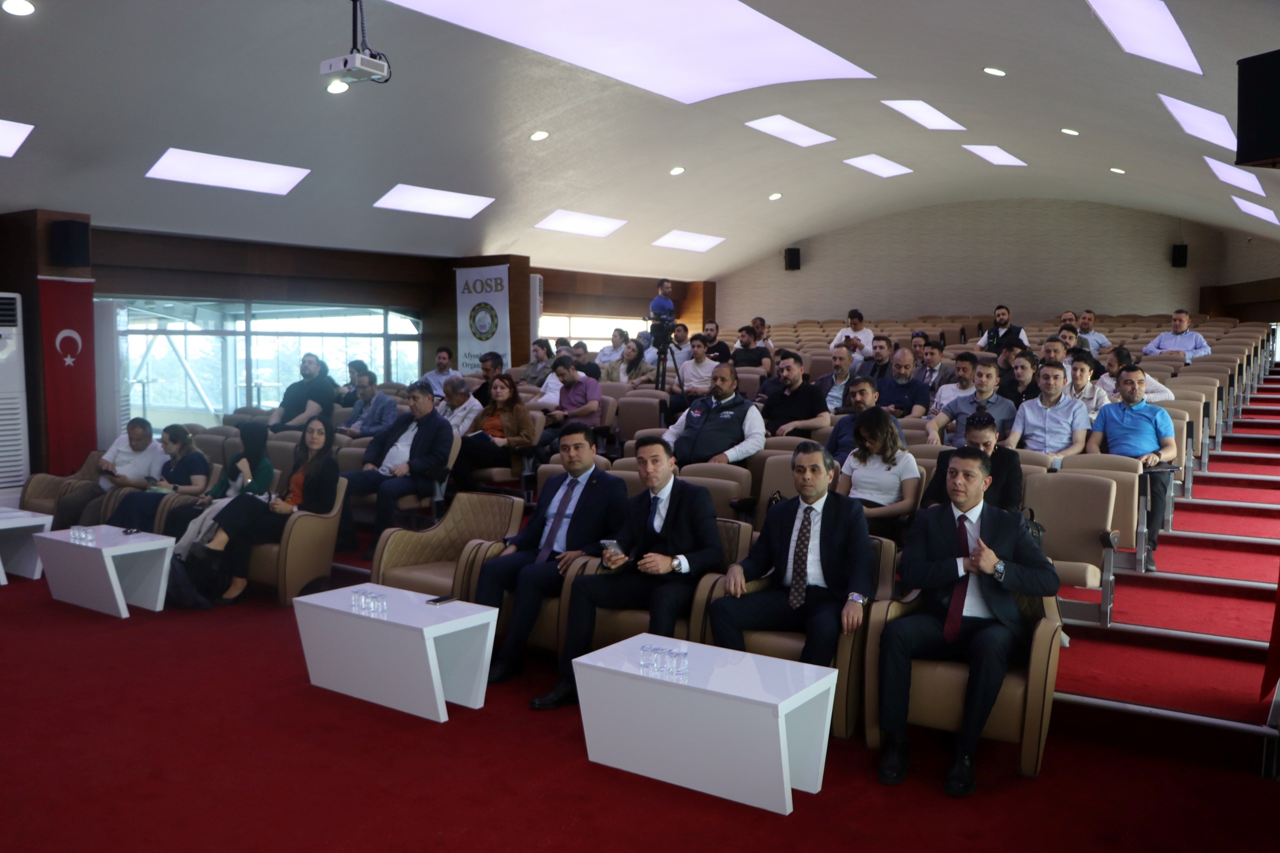 Rehberlik ve Teftiş Başkanlığı tarafından Afyonkarahisar Organize Sanayi Bölgesi Müdürlüğünde, 14 Mayıs 2026 tarihinde iş sağlığı ve güvenliği ile işin yürütümü teftişleri hakkında bilgilendirme toplantısı düzenlendi. 