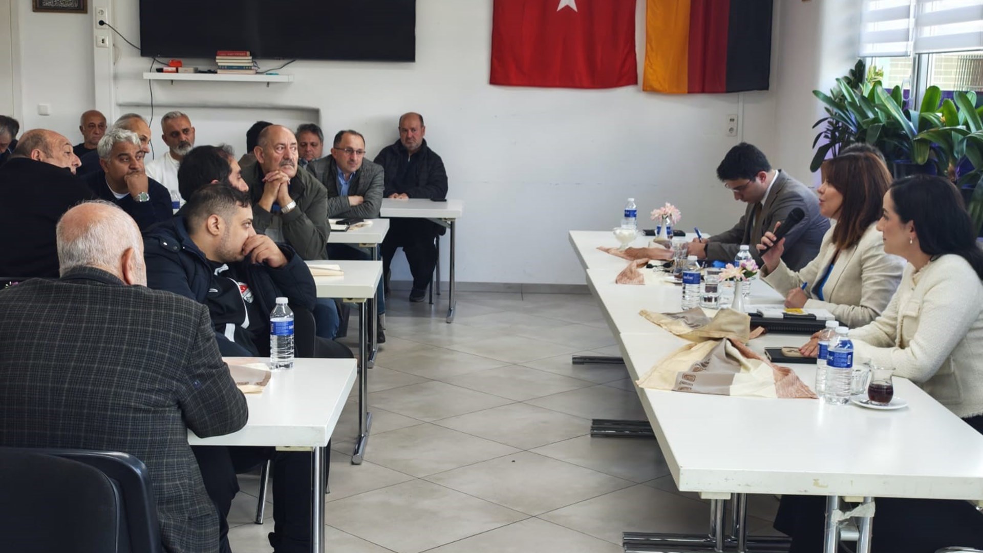 Landshut’ta Sivil Toplum Kuruluşlarıyla Bilgilendirme Toplantısı Gerçekleştirildi