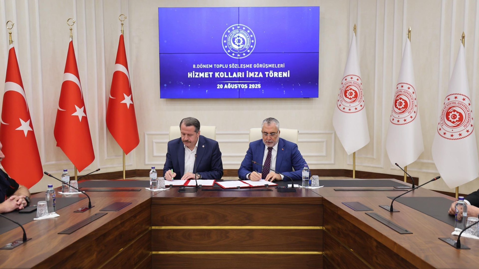 8. Dönem Toplu Sözleşme’de Hizmet Kollarına Yönelik Mali Ve Sosyal Haklarda Mutabakata Varıldı