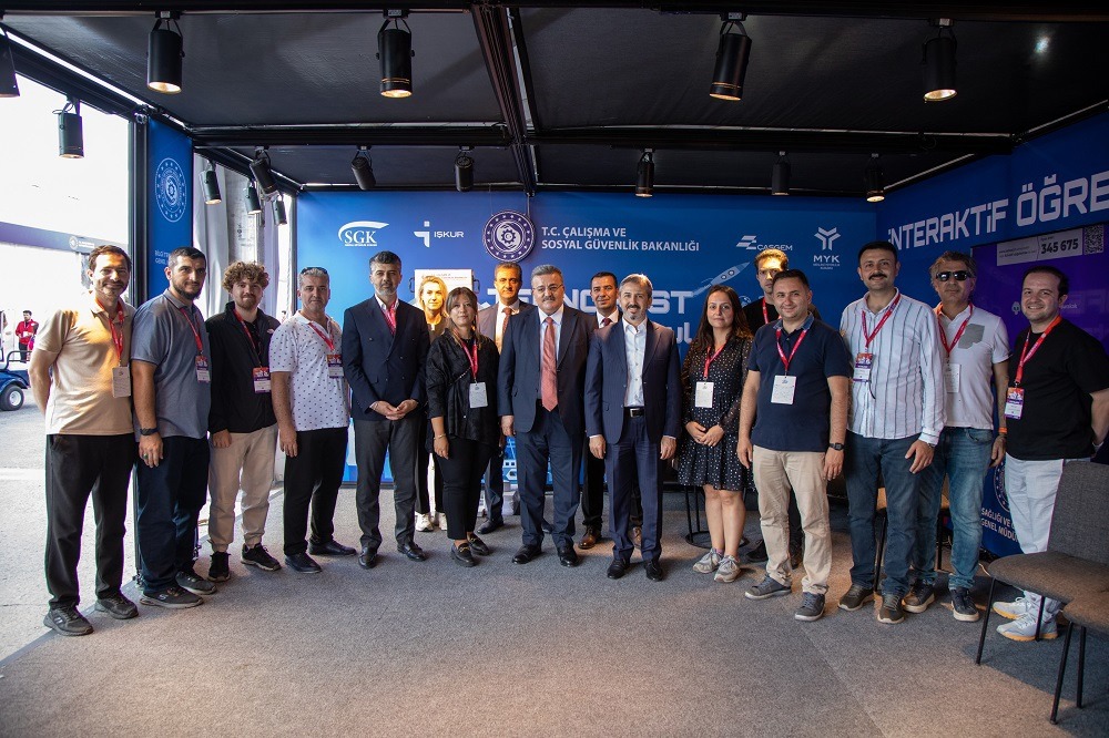 Çalışma ve Sosyal Güvenlik Bakanlığı 17-21 Eylül tarihleri arasında İstanbul’da düzenlenen dünyanın en büyük havacılık, uzay ve teknoloji festivali TEKNOFEST 2025’te yer aldı.