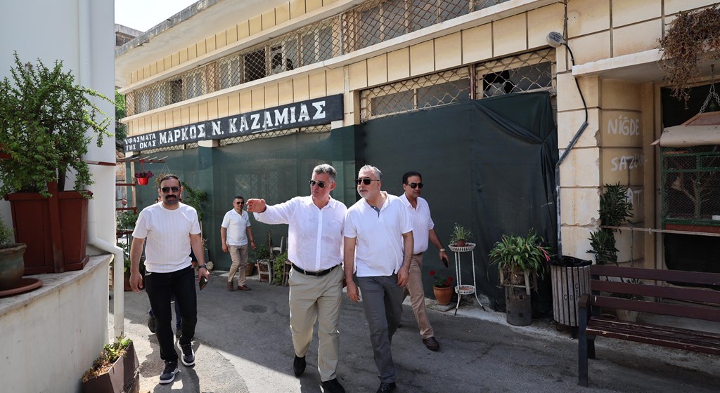 Çalışma ve Sosyal Güvenlik Bakanı Prof. Dr. Vedat Işıkhan, programlara katılmak ve çeşitli temaslarda bulunmak üzere gittiği Kuzey Kıbrıs Türk Cumhuriyeti’nde Kapalı Maraş’ı ziyaret etti.