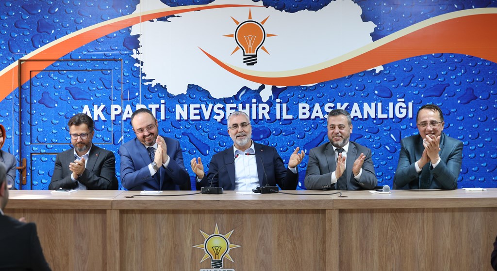 Çalışma ve Sosyal Güvenlik Bakanı Prof. Dr. Vedat Işıkhan, çeşitli temaslarda bulunmak ve programlara katılmak üzere Kırıkkale, Nevşehir ve Niğde illerinde ziyaretlerde bulundu.