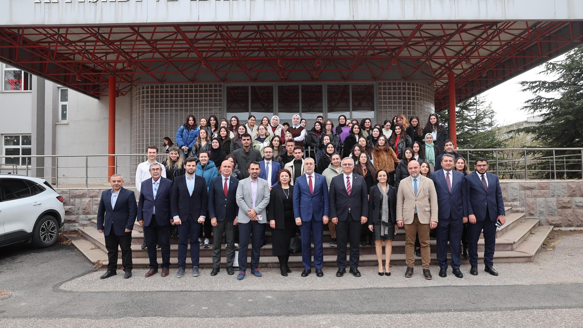 Bakan Işıkhan, Hacettepe Üniversitesi Öğrencileri ile Buluştu