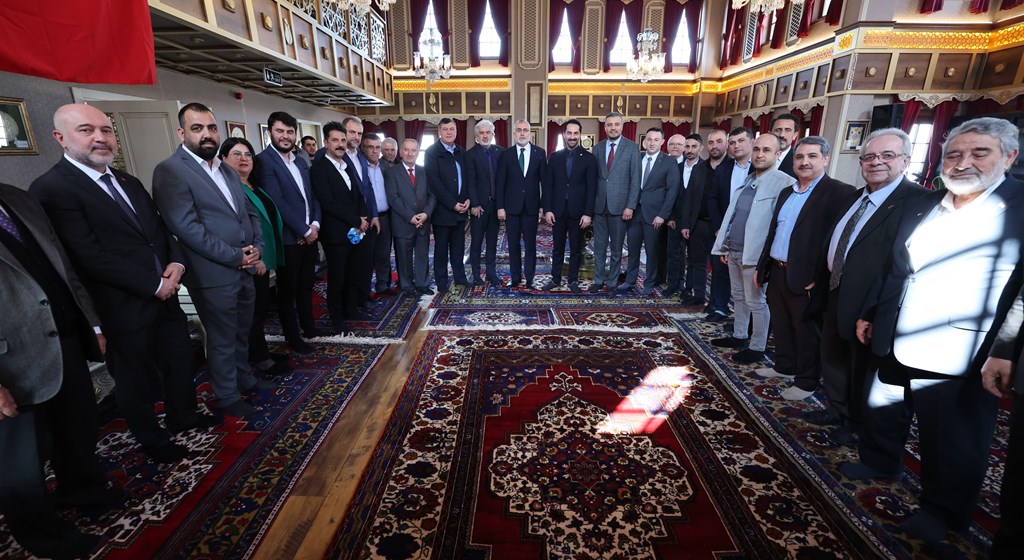 Çalışma ve Sosyal Güvenlik Bakanı Prof. Dr. Vedat Işıkhan, Manisa’da düzenlenen “İş-Pozitif Kadın İstihdamı Projesi Tanıtım Toplantısı” na iştirak etti.